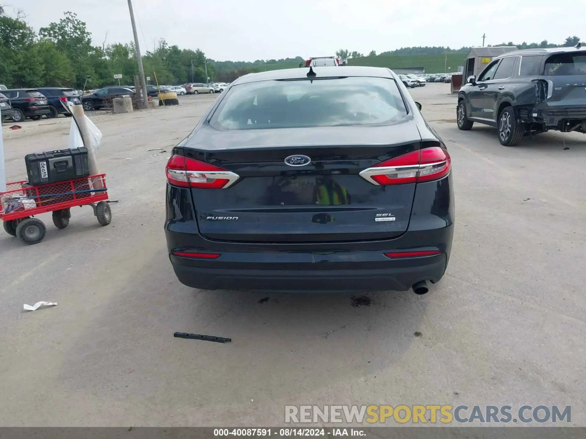 17 Photograph of a damaged car 3FA6P0CD4KR224479 FORD FUSION 2019