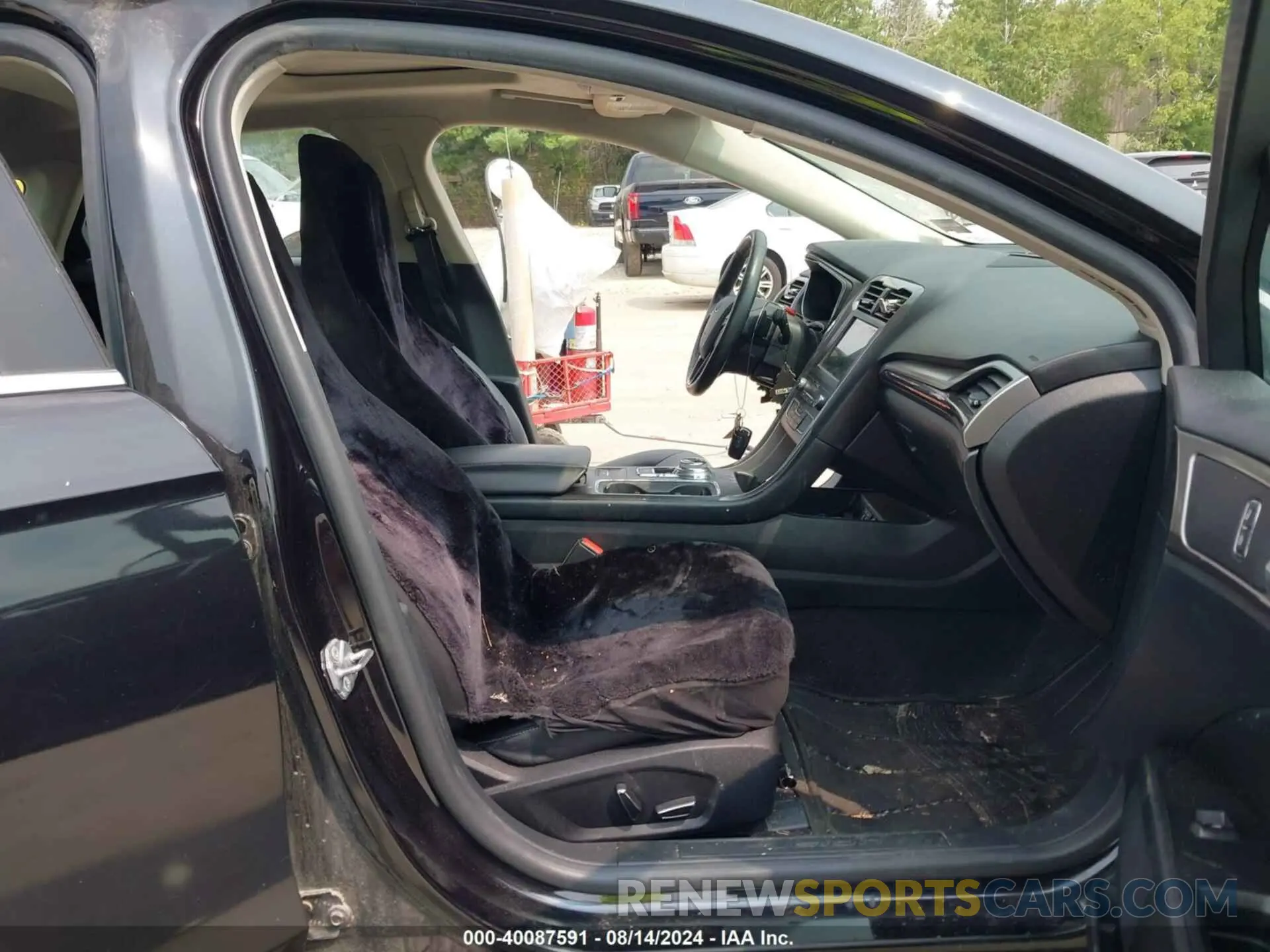5 Photograph of a damaged car 3FA6P0CD4KR224479 FORD FUSION 2019