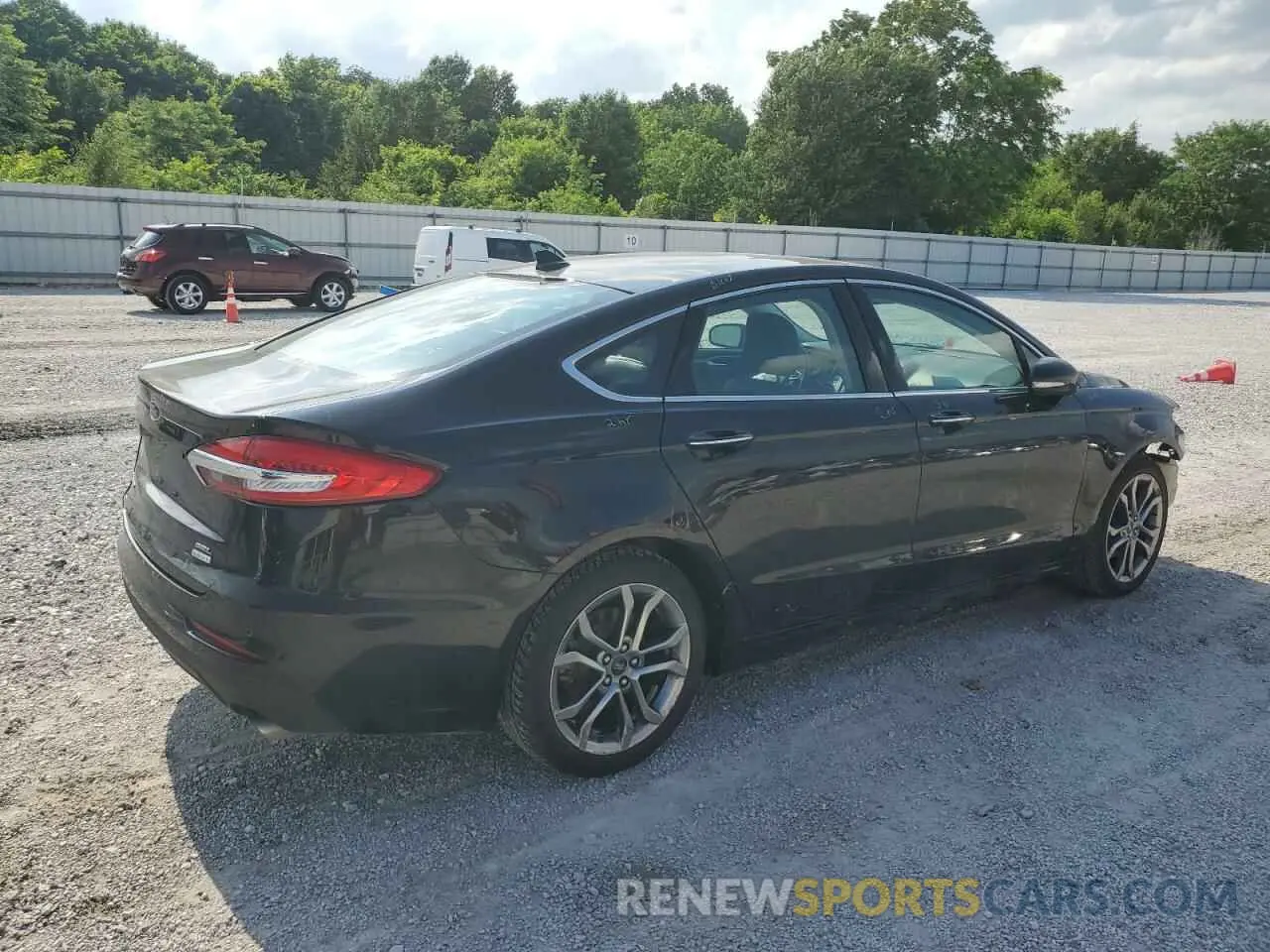 3 Photograph of a damaged car 3FA6P0CD4KR239516 FORD FUSION 2019