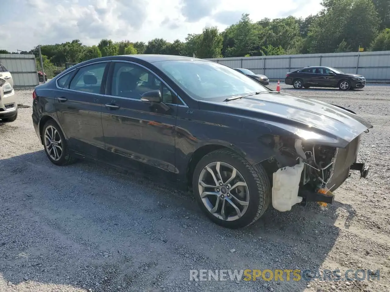 4 Photograph of a damaged car 3FA6P0CD4KR239516 FORD FUSION 2019