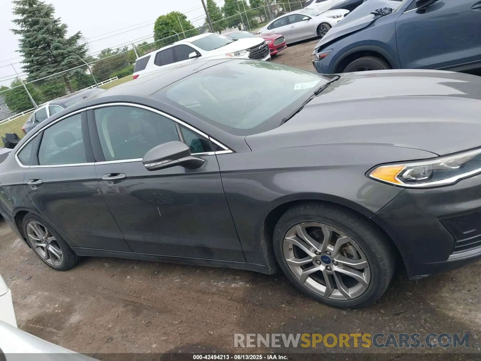 13 Photograph of a damaged car 3FA6P0CD5KR180136 FORD FUSION 2019