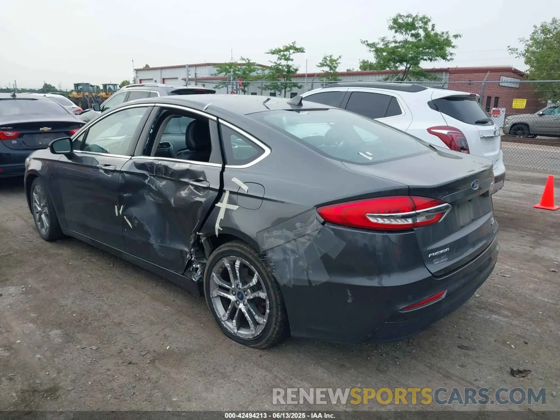 3 Photograph of a damaged car 3FA6P0CD5KR180136 FORD FUSION 2019