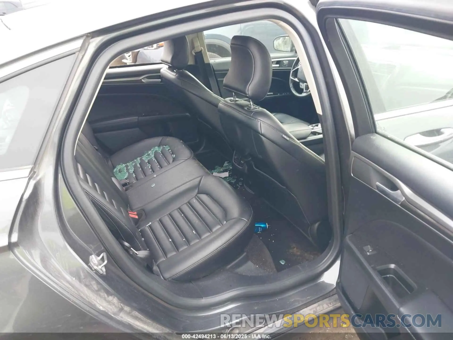 8 Photograph of a damaged car 3FA6P0CD5KR180136 FORD FUSION 2019