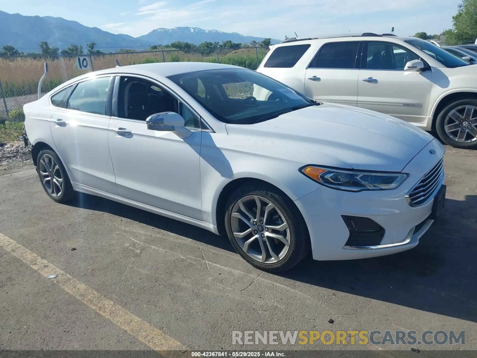 1 Photograph of a damaged car 3FA6P0CD5KR180881 FORD FUSION 2019
