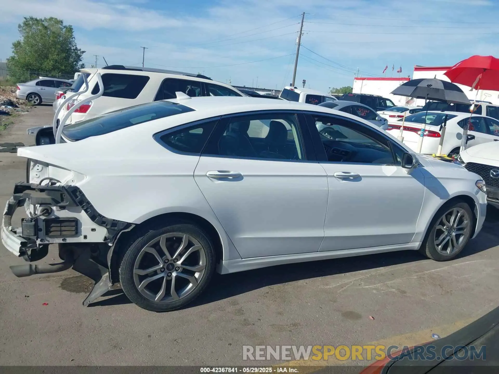 13 Photograph of a damaged car 3FA6P0CD5KR180881 FORD FUSION 2019