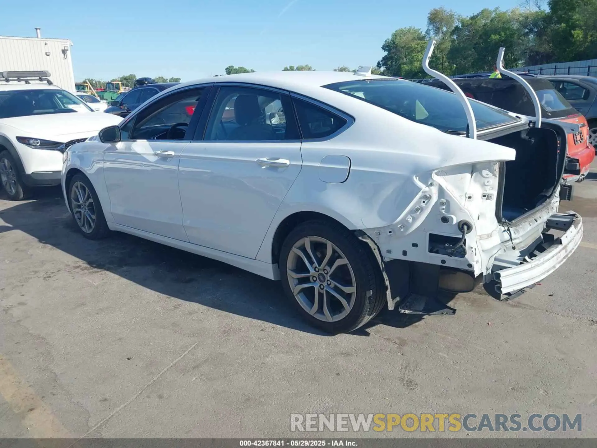 3 Photograph of a damaged car 3FA6P0CD5KR180881 FORD FUSION 2019