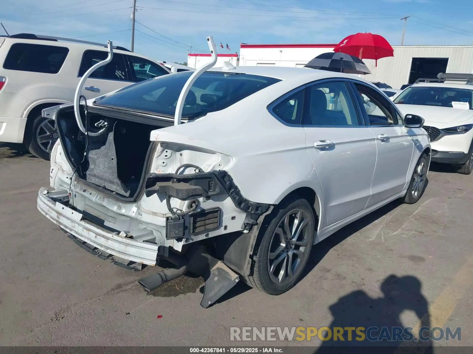 4 Photograph of a damaged car 3FA6P0CD5KR180881 FORD FUSION 2019