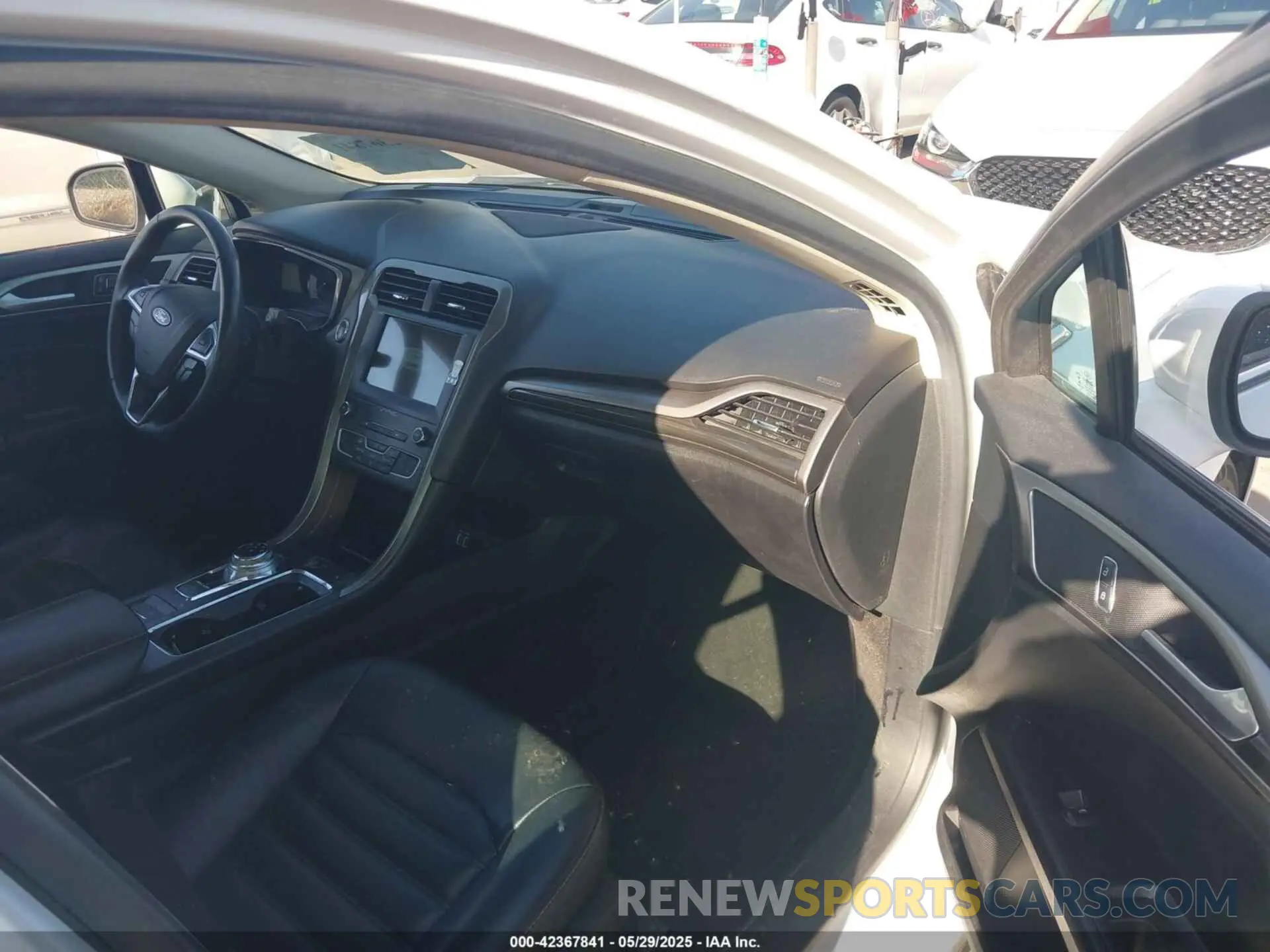 5 Photograph of a damaged car 3FA6P0CD5KR180881 FORD FUSION 2019