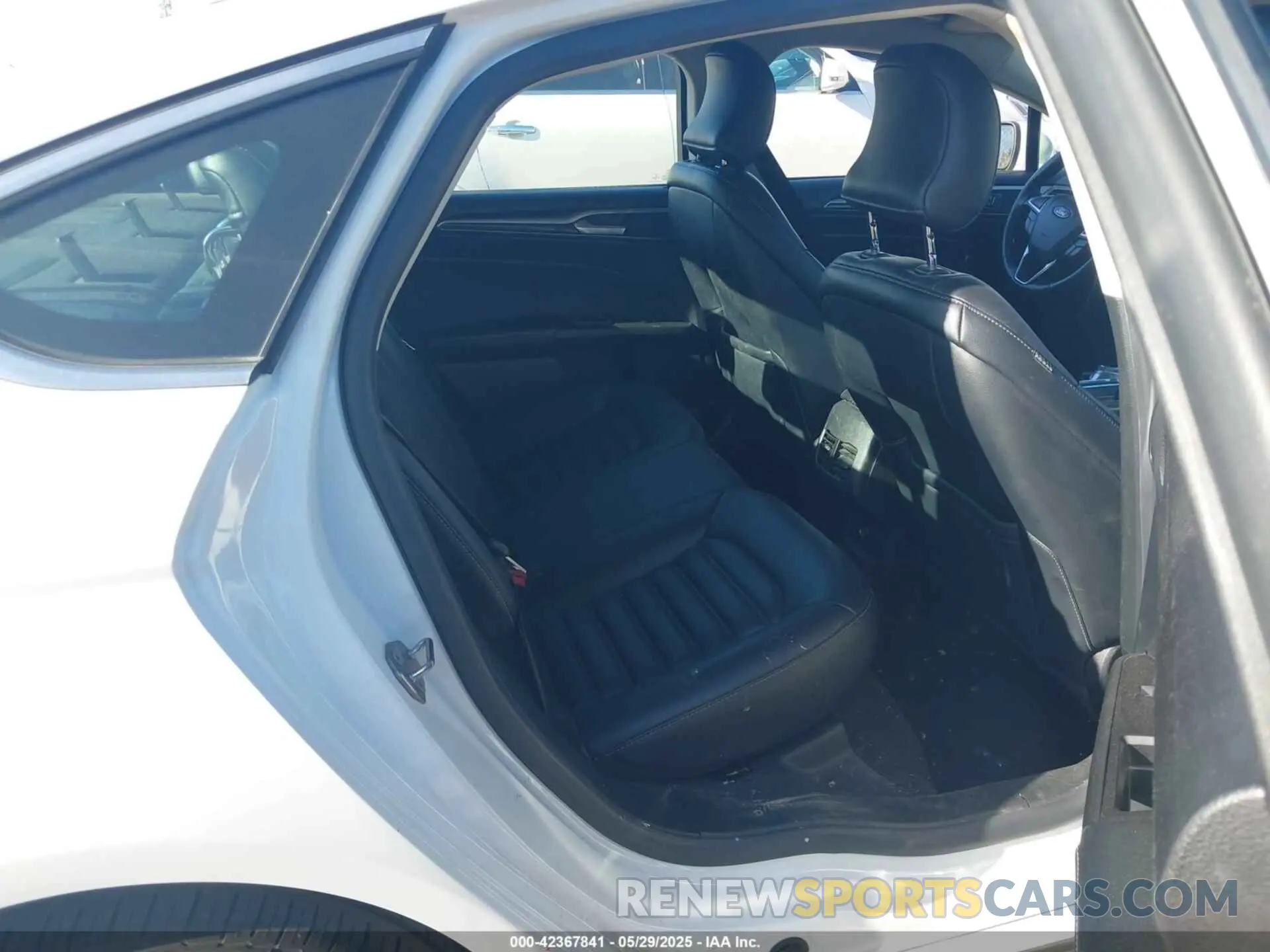 8 Photograph of a damaged car 3FA6P0CD5KR180881 FORD FUSION 2019
