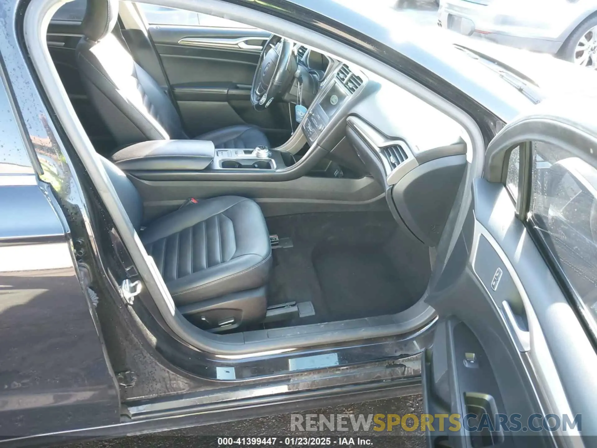 5 Photograph of a damaged car 3FA6P0CD5KR181285 FORD FUSION 2019