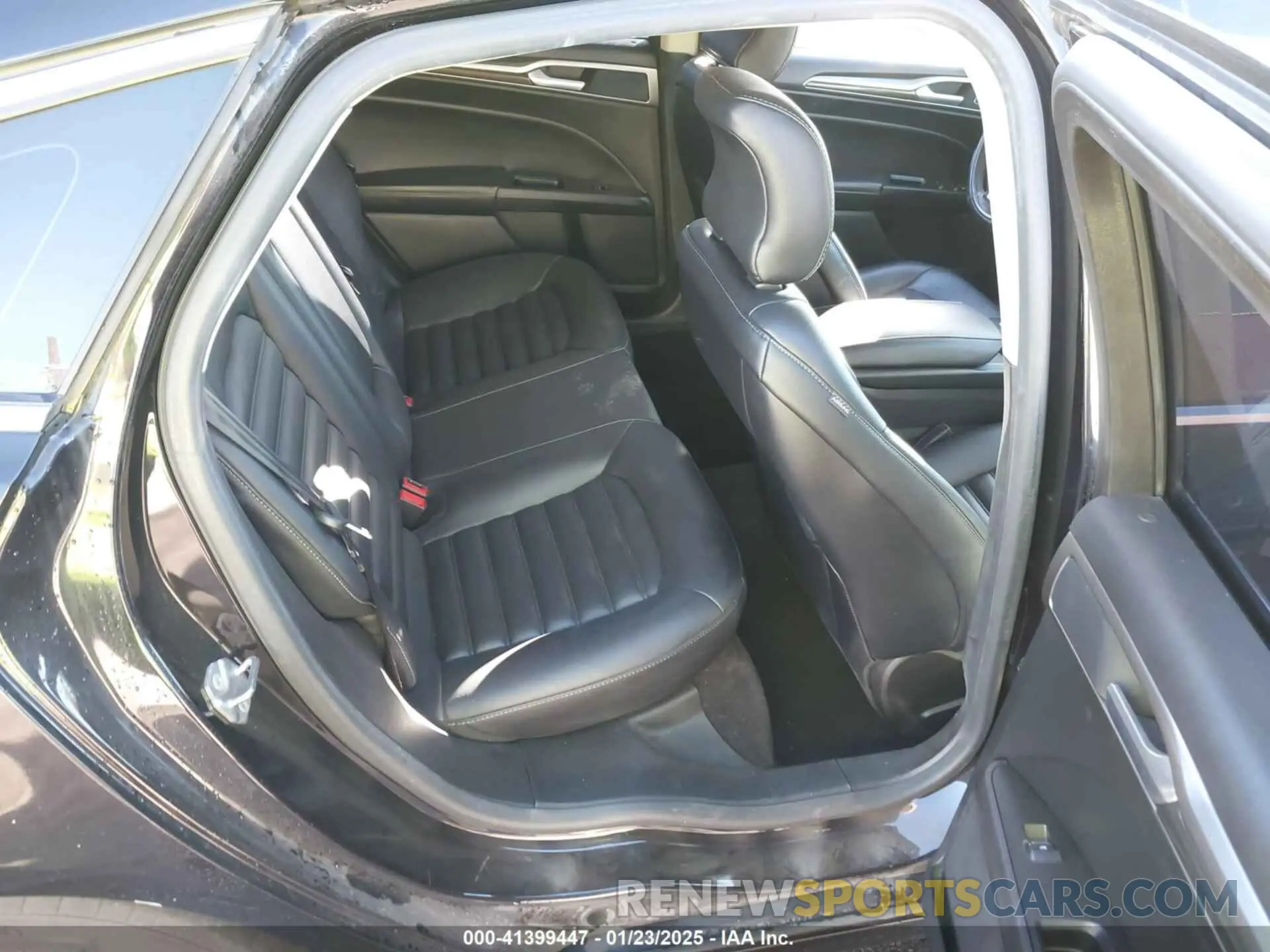 8 Photograph of a damaged car 3FA6P0CD5KR181285 FORD FUSION 2019