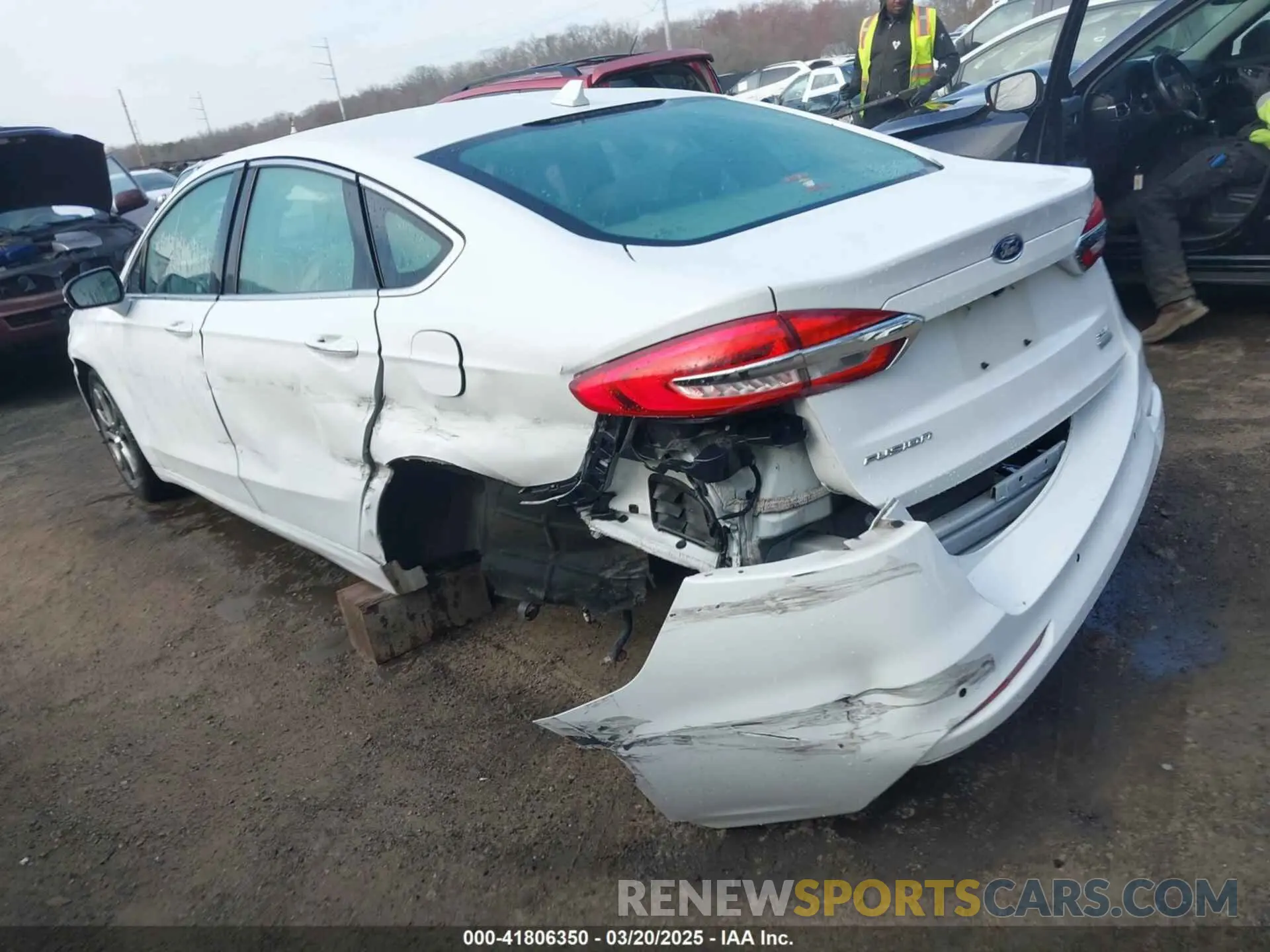 3 Photograph of a damaged car 3FA6P0CD5KR224619 FORD FUSION 2019