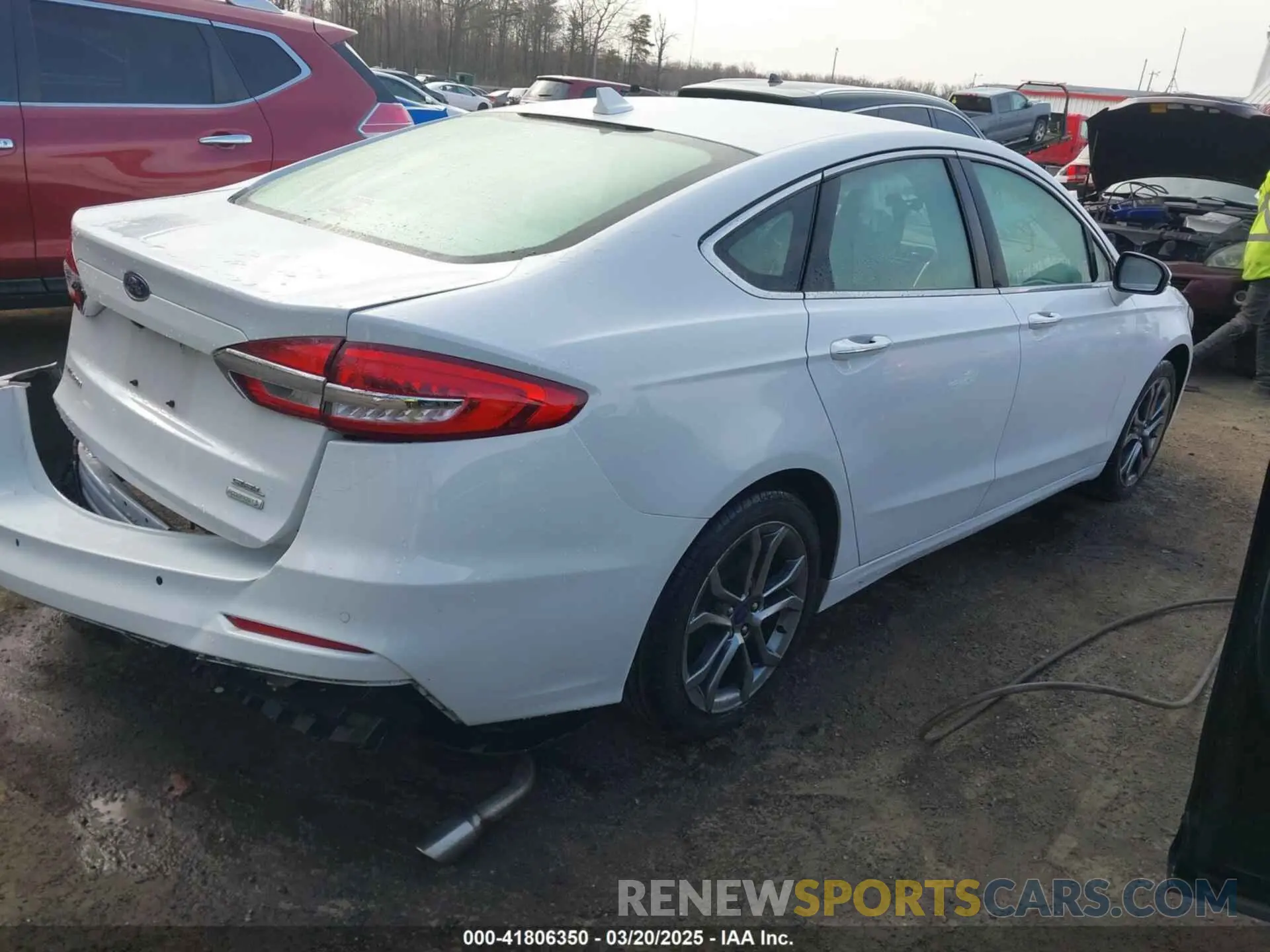 4 Photograph of a damaged car 3FA6P0CD5KR224619 FORD FUSION 2019