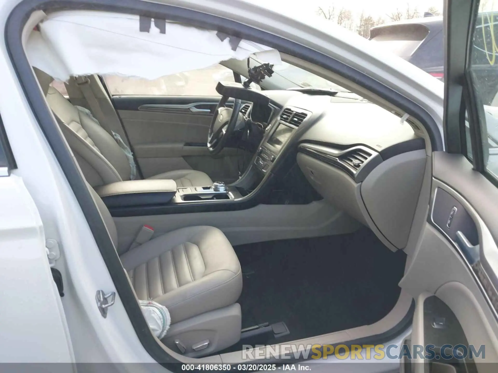 5 Photograph of a damaged car 3FA6P0CD5KR224619 FORD FUSION 2019