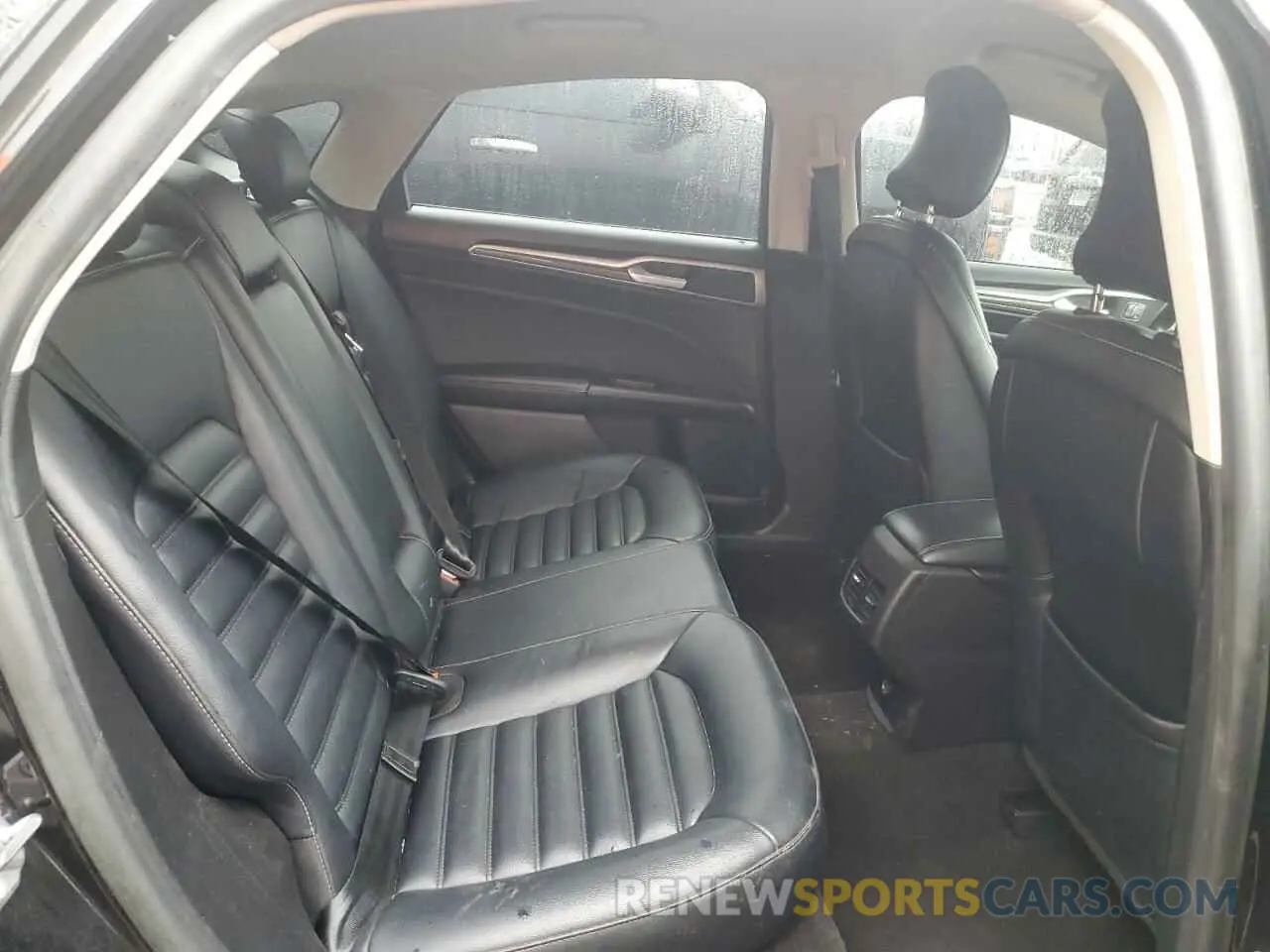 10 Photograph of a damaged car 3FA6P0CD5KR236530 FORD FUSION 2019