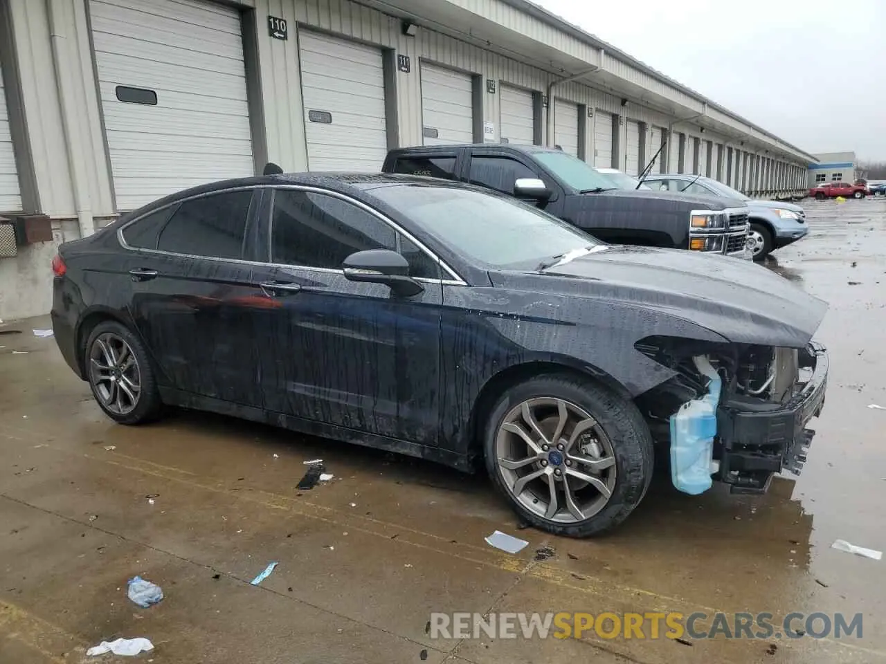 4 Photograph of a damaged car 3FA6P0CD5KR236530 FORD FUSION 2019