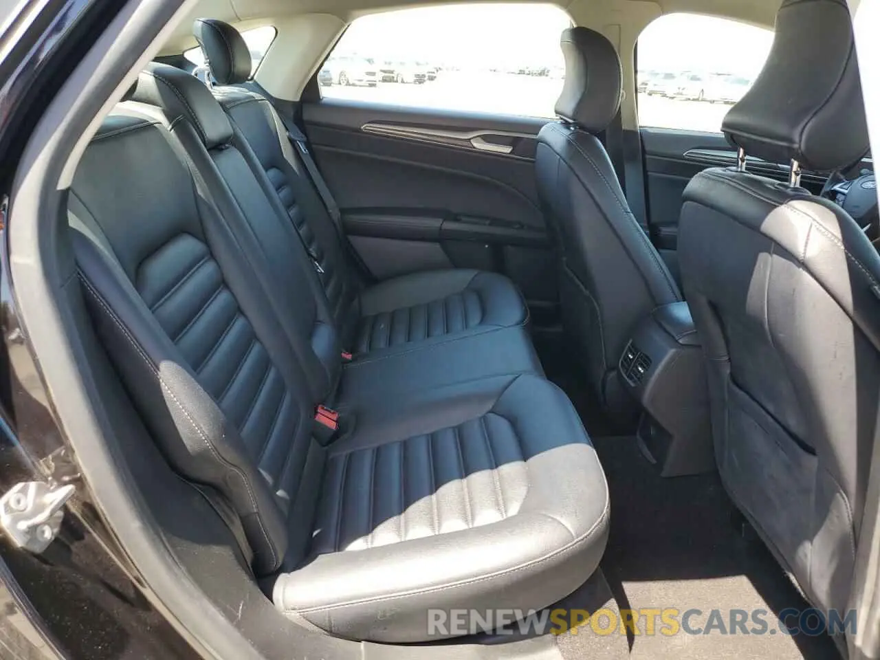 10 Photograph of a damaged car 3FA6P0CD5KR253151 FORD FUSION 2019