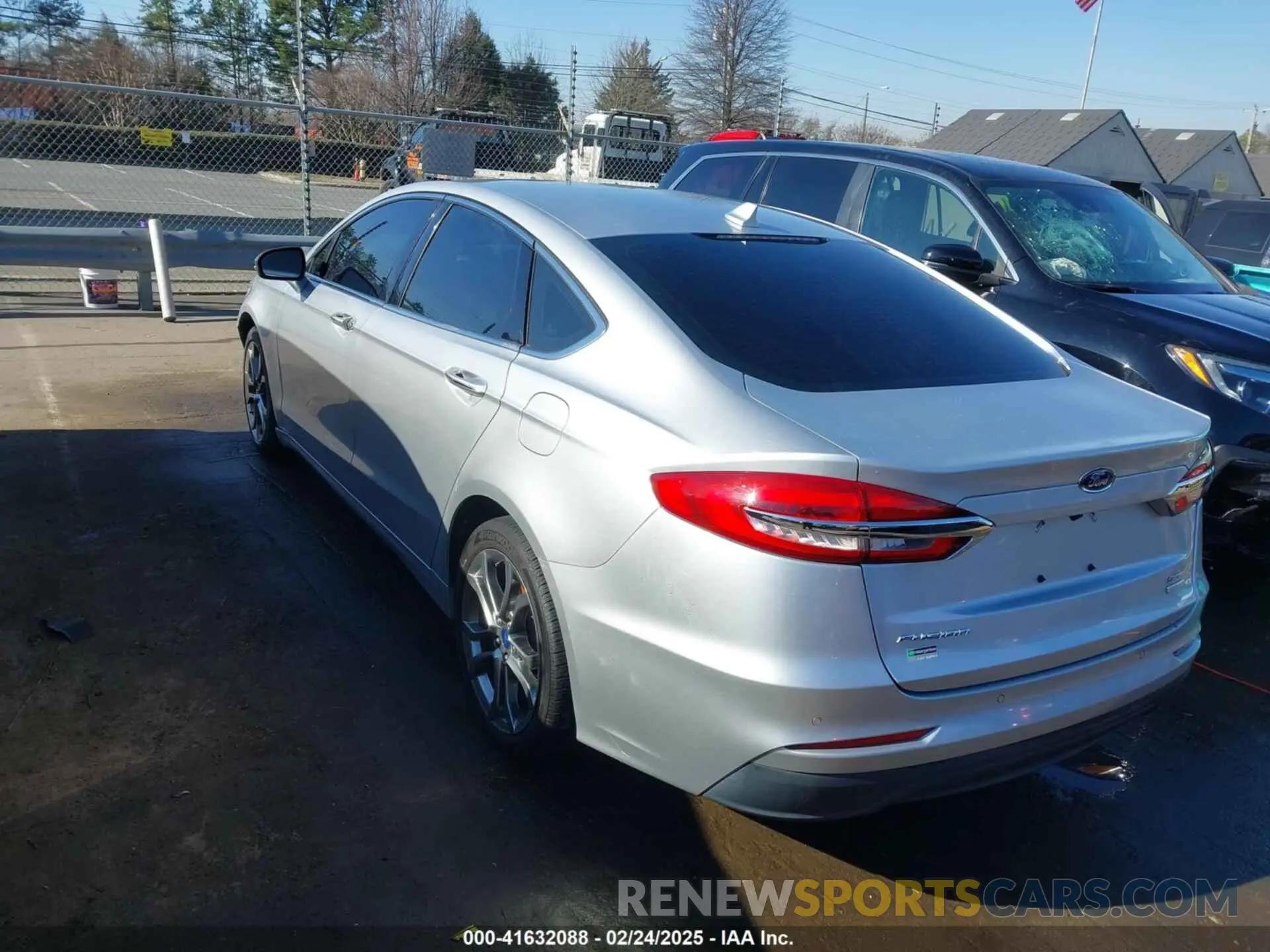 3 Photograph of a damaged car 3FA6P0CD5KR270726 FORD FUSION 2019