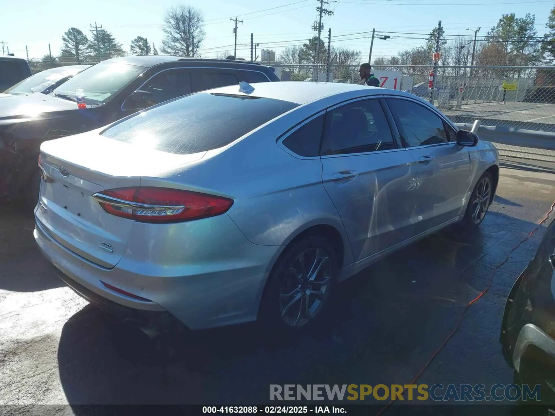 4 Photograph of a damaged car 3FA6P0CD5KR270726 FORD FUSION 2019