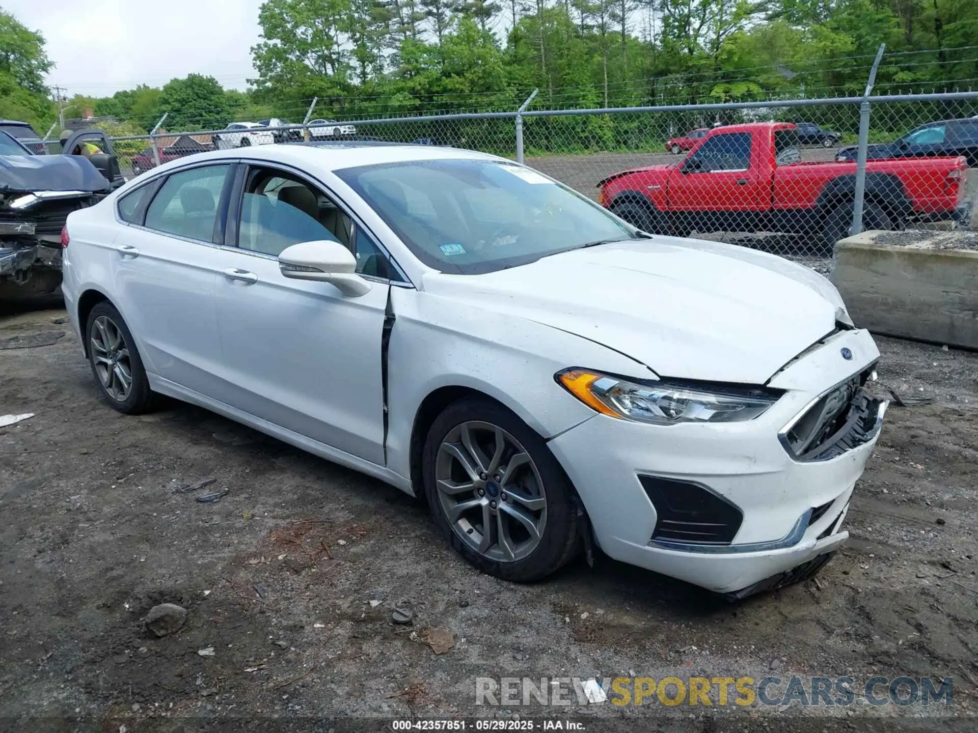 1 Photograph of a damaged car 3FA6P0CD6KR138509 FORD FUSION 2019