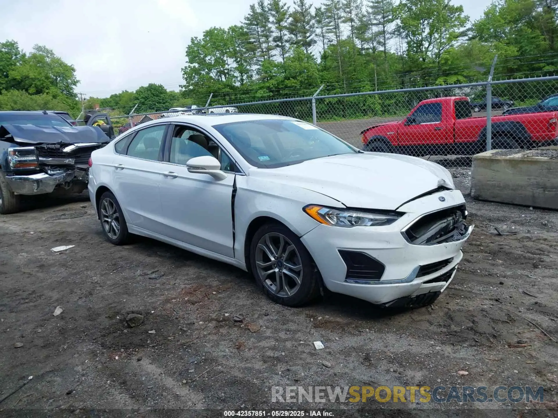 13 Photograph of a damaged car 3FA6P0CD6KR138509 FORD FUSION 2019