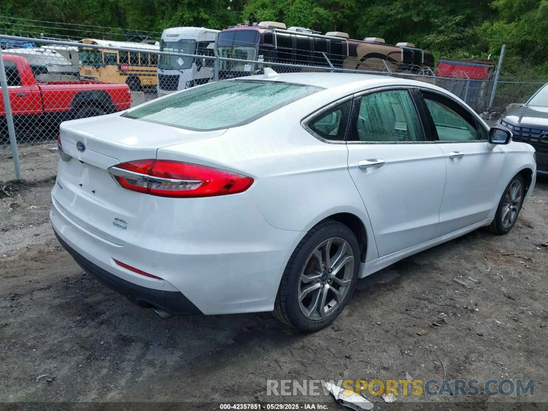 4 Photograph of a damaged car 3FA6P0CD6KR138509 FORD FUSION 2019