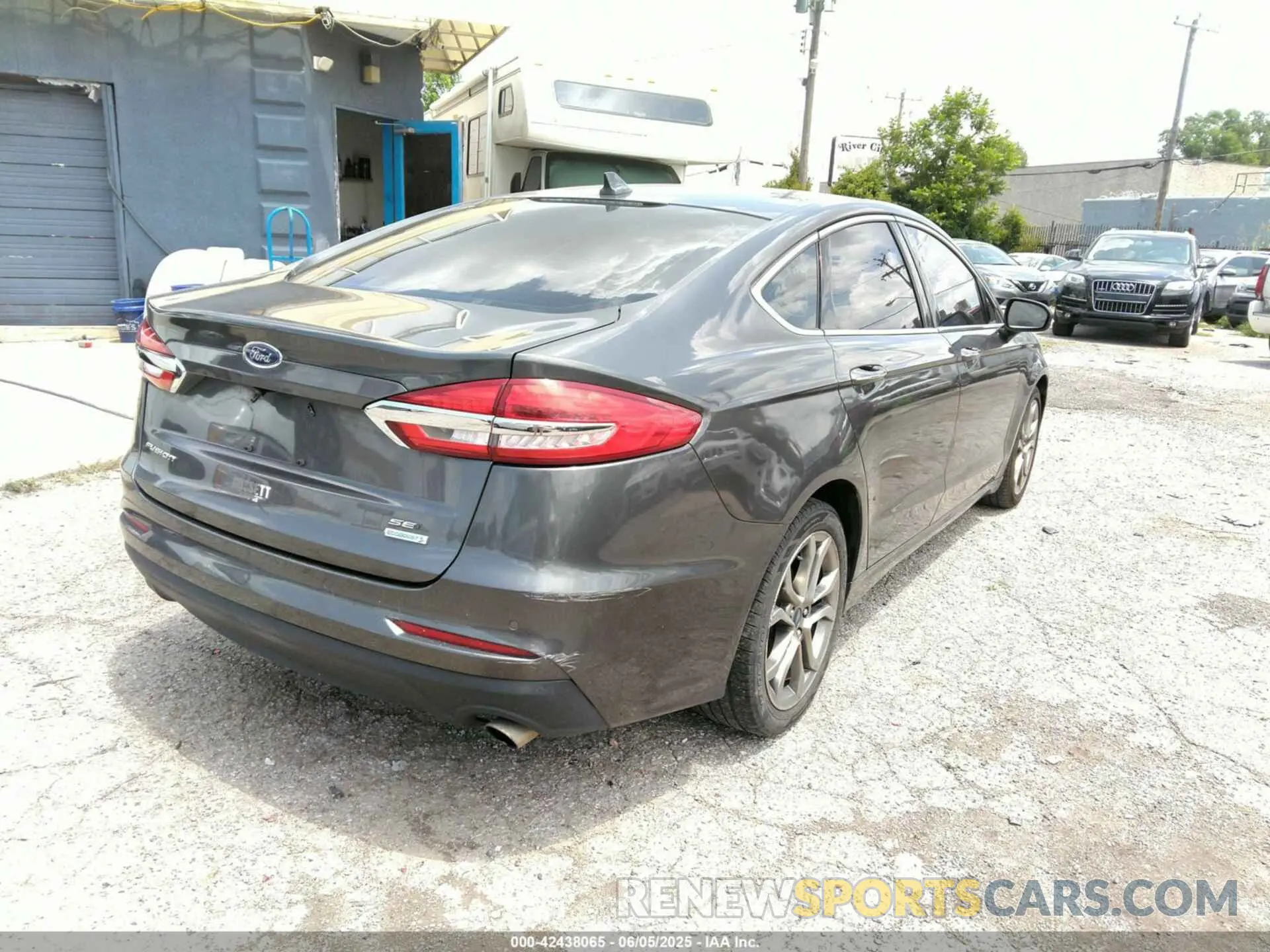 4 Photograph of a damaged car 3FA6P0CD6KR144746 FORD FUSION 2019