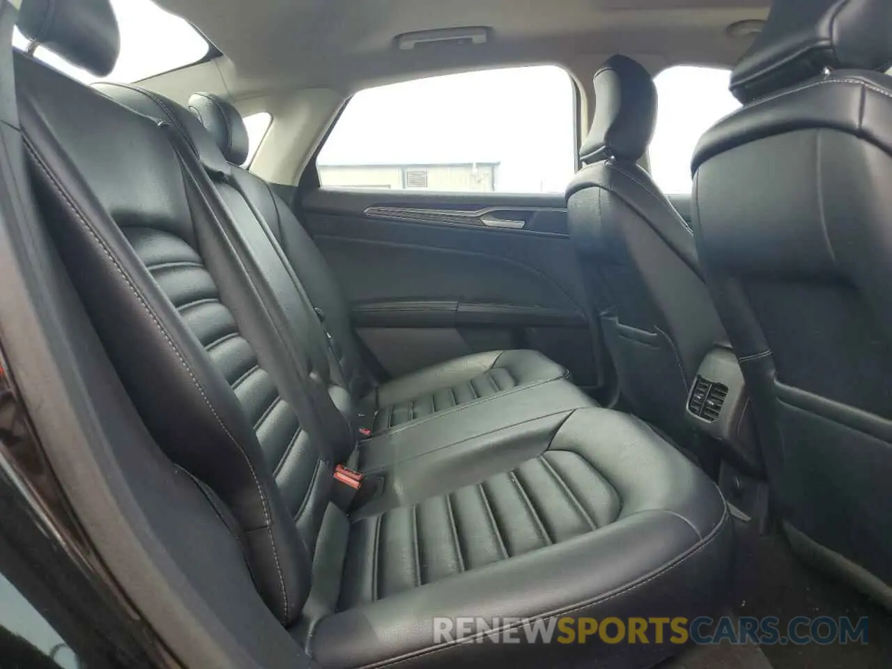 10 Photograph of a damaged car 3FA6P0CD6KR181070 FORD FUSION 2019