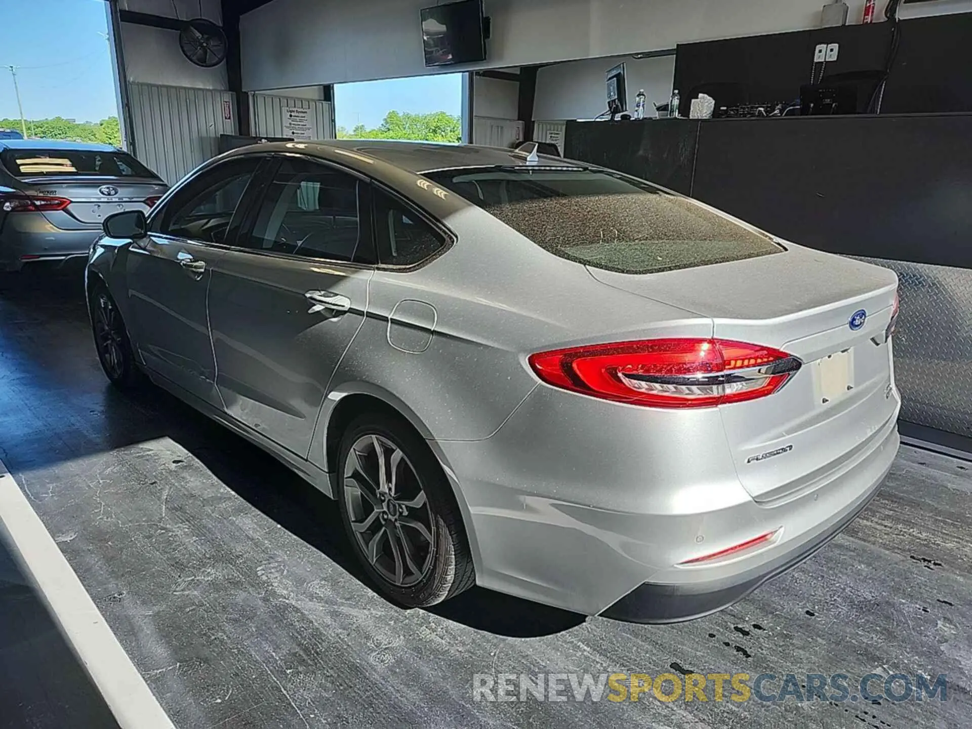 11 Photograph of a damaged car 3FA6P0CD6KR186446 FORD FUSION 2019