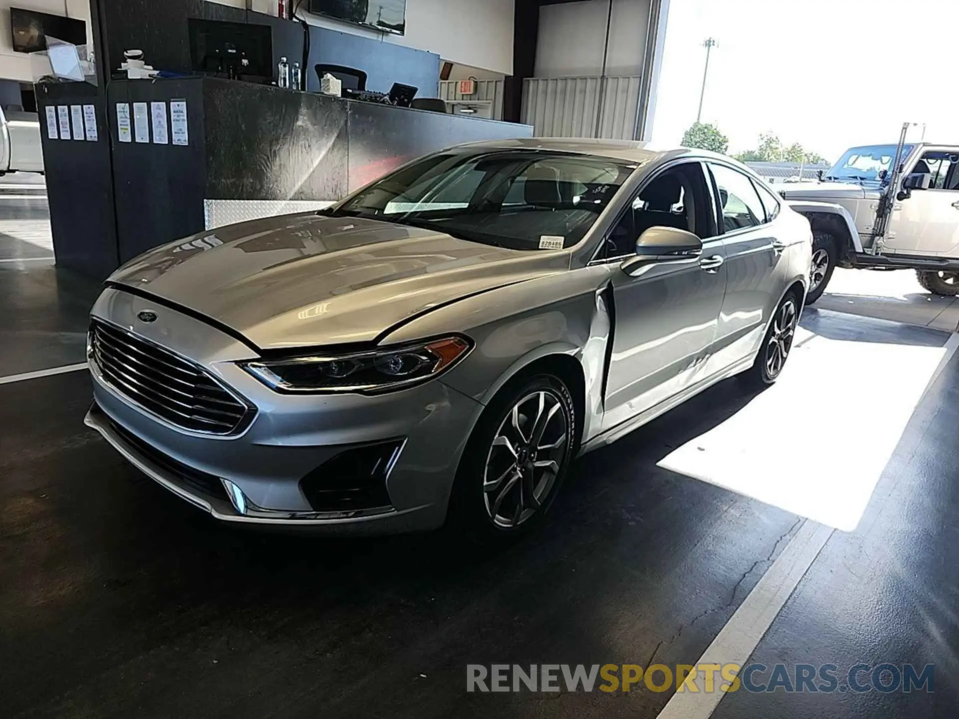 17 Photograph of a damaged car 3FA6P0CD6KR186446 FORD FUSION 2019