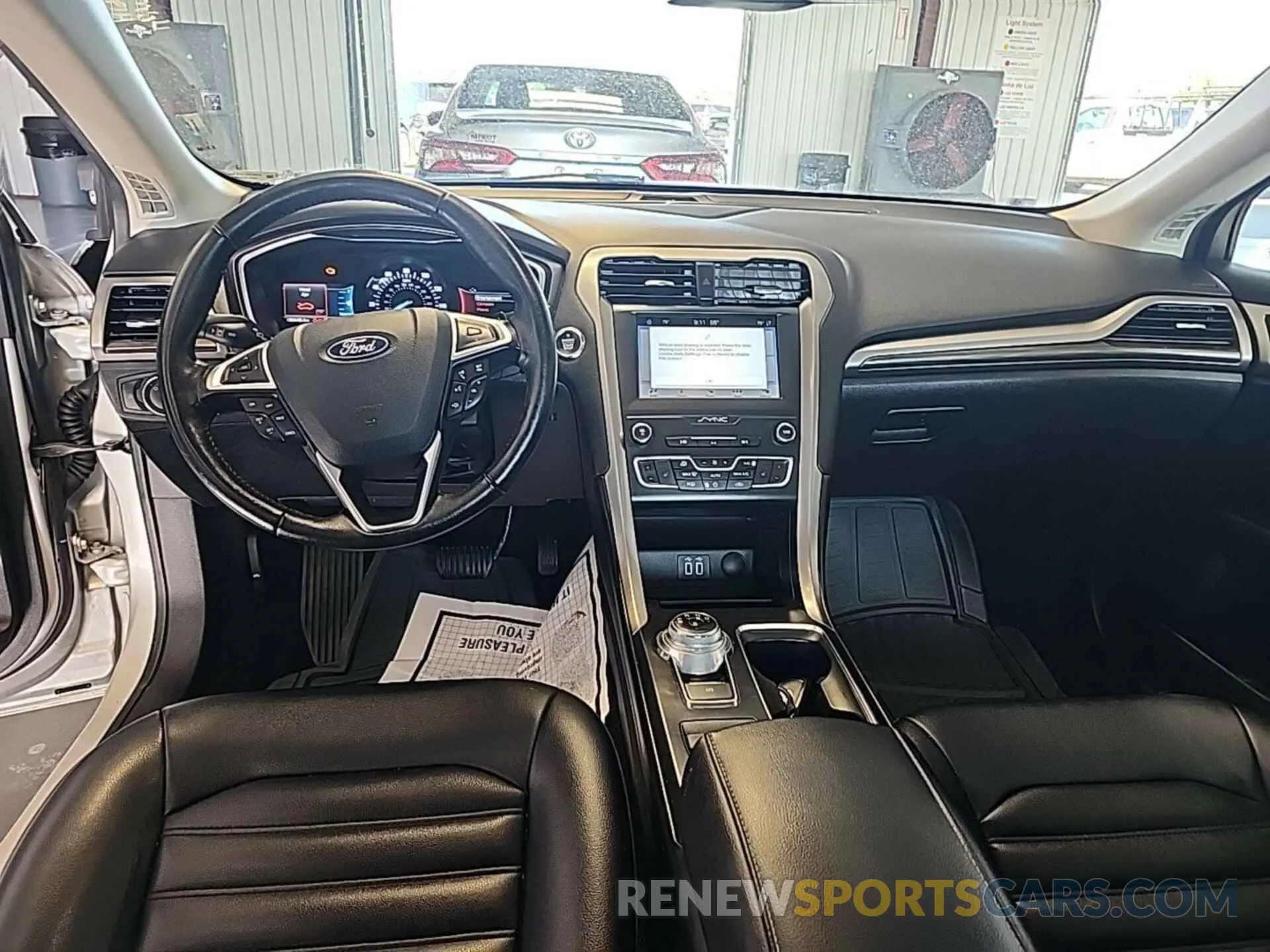 19 Photograph of a damaged car 3FA6P0CD6KR186446 FORD FUSION 2019