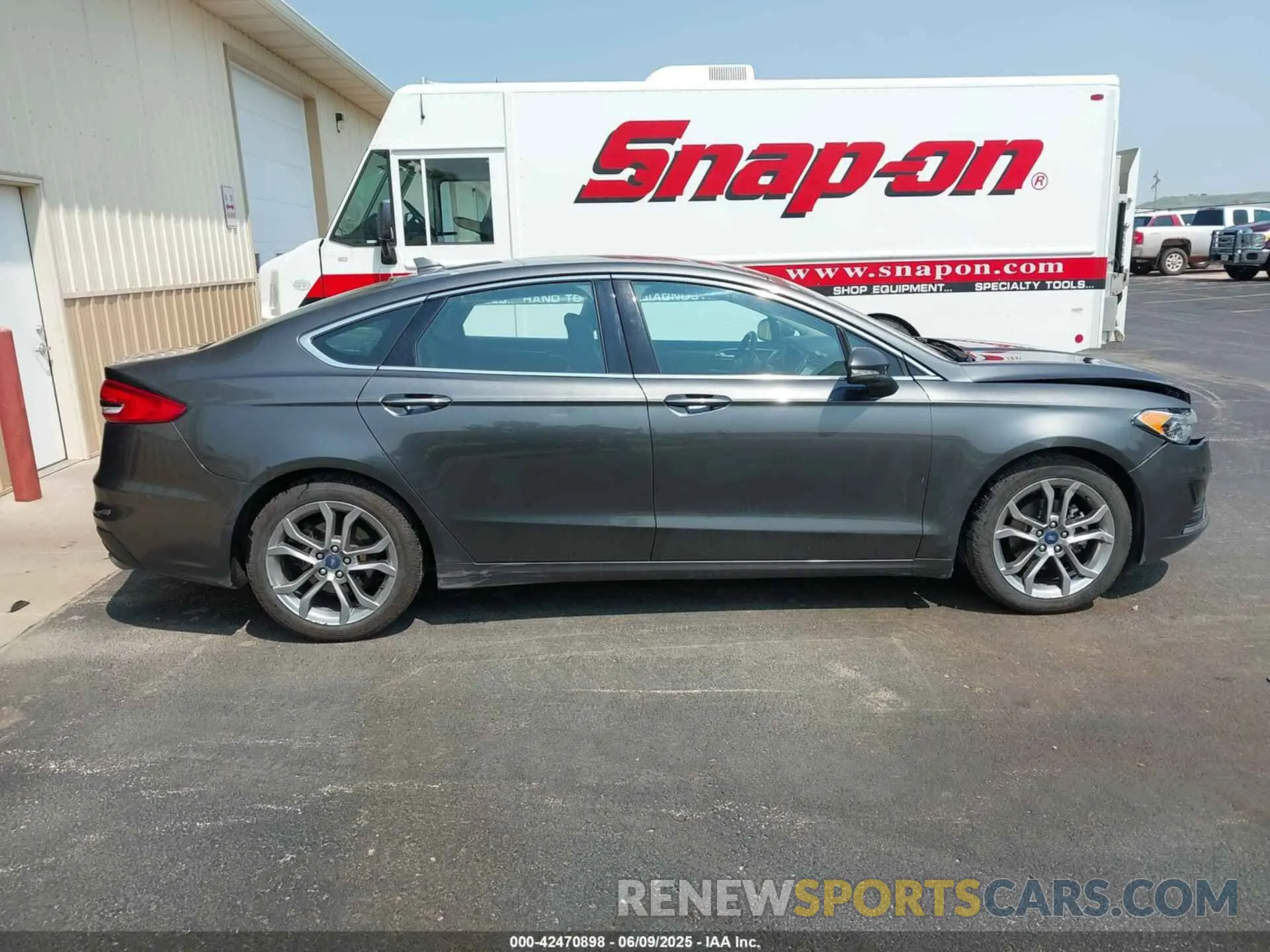 14 Photograph of a damaged car 3FA6P0CD6KR259797 FORD FUSION 2019