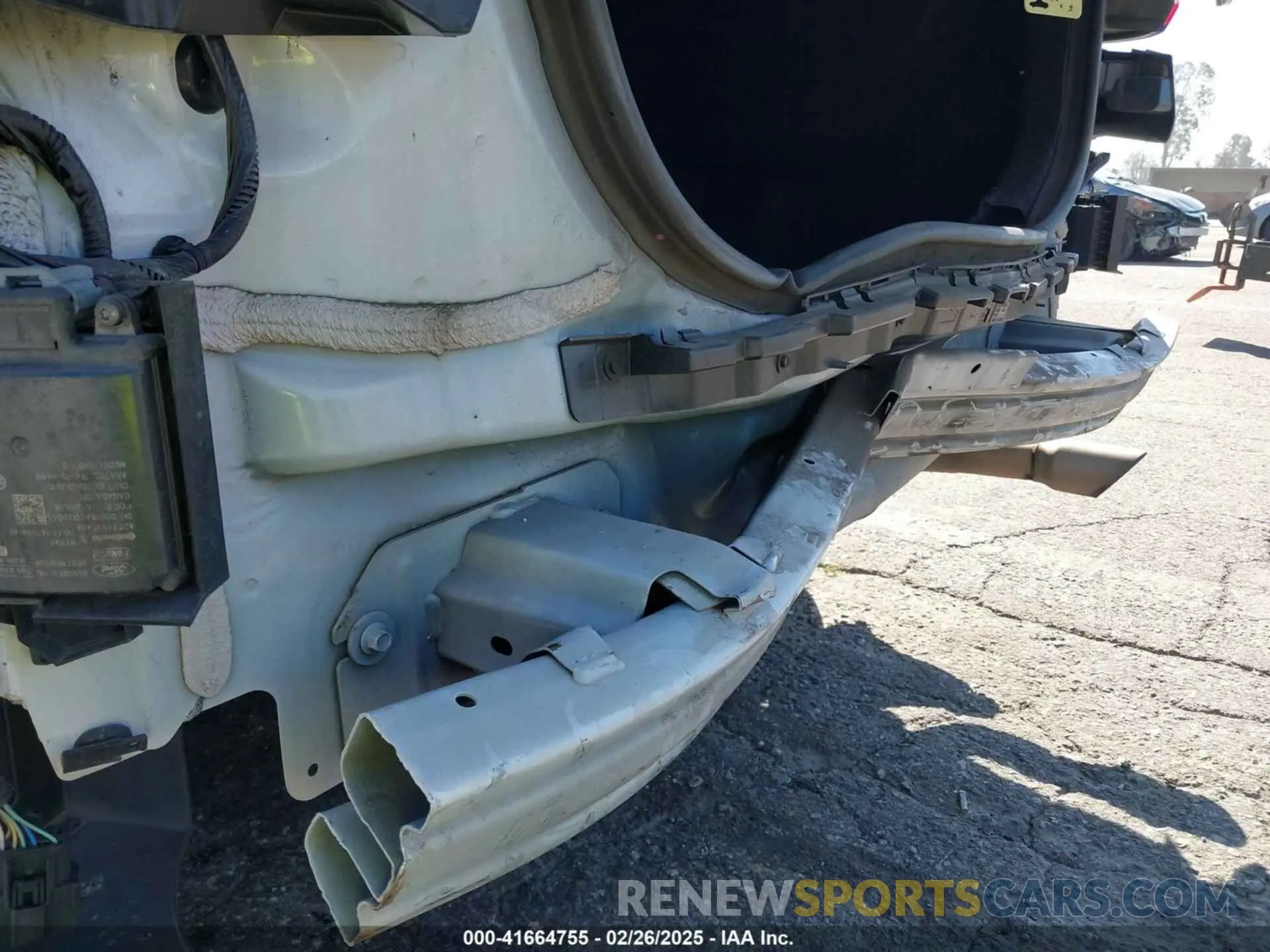 18 Photograph of a damaged car 3FA6P0CD7KR134405 FORD FUSION 2019