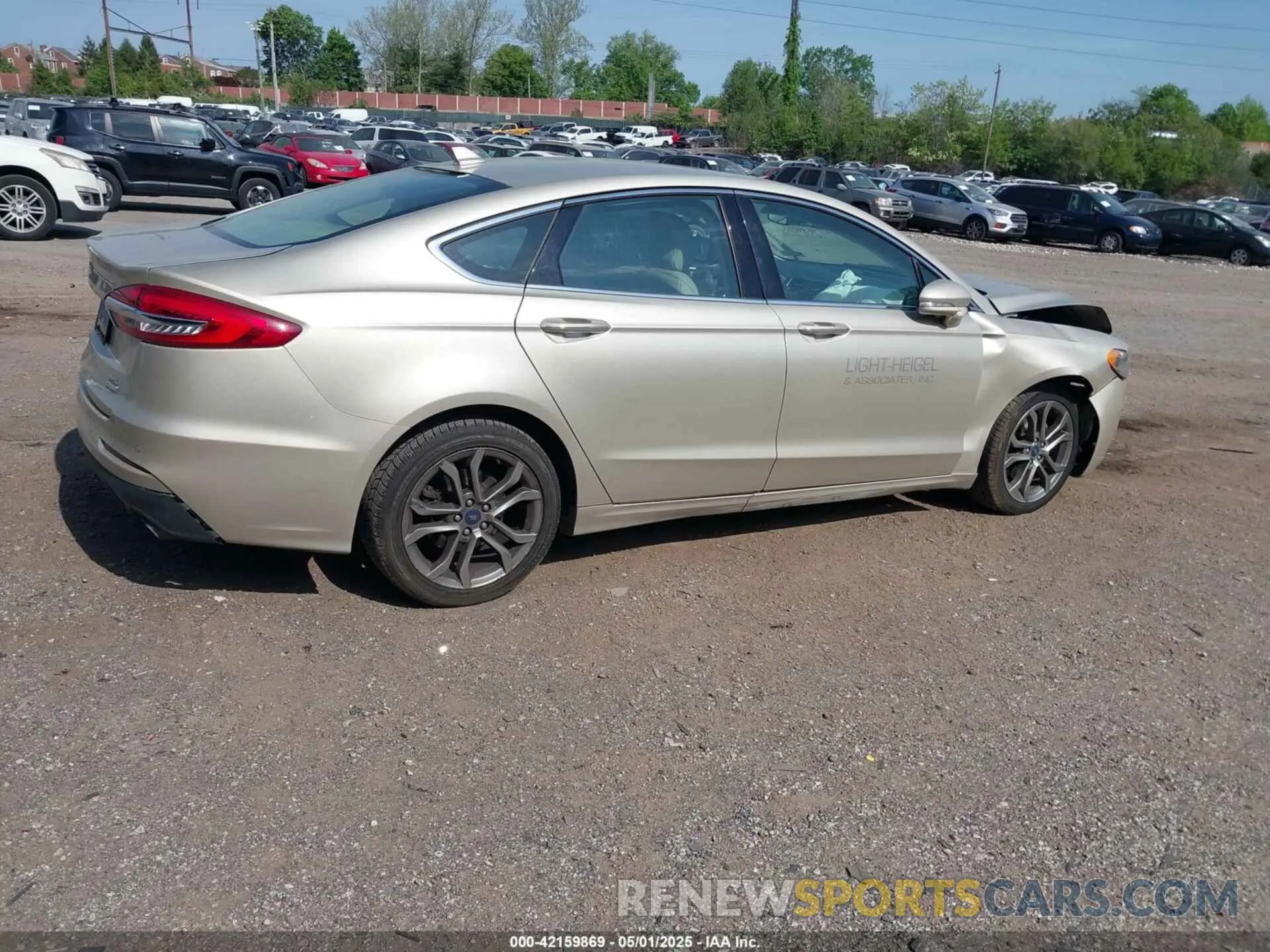 4 Photograph of a damaged car 3FA6P0CD7KR219681 FORD FUSION 2019
