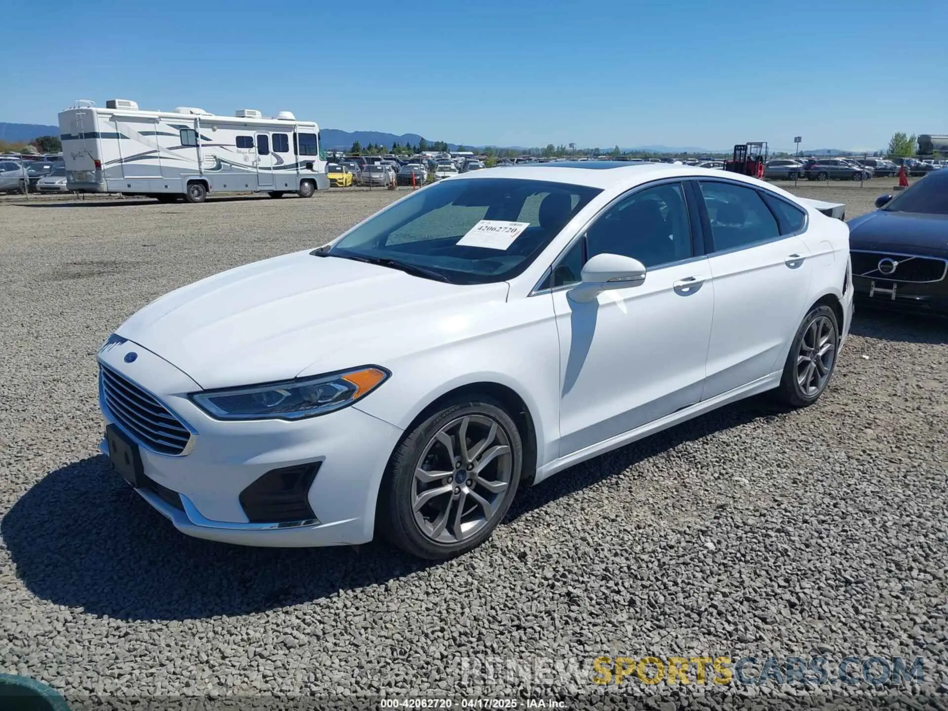 2 Photograph of a damaged car 3FA6P0CD7KR233726 FORD FUSION 2019