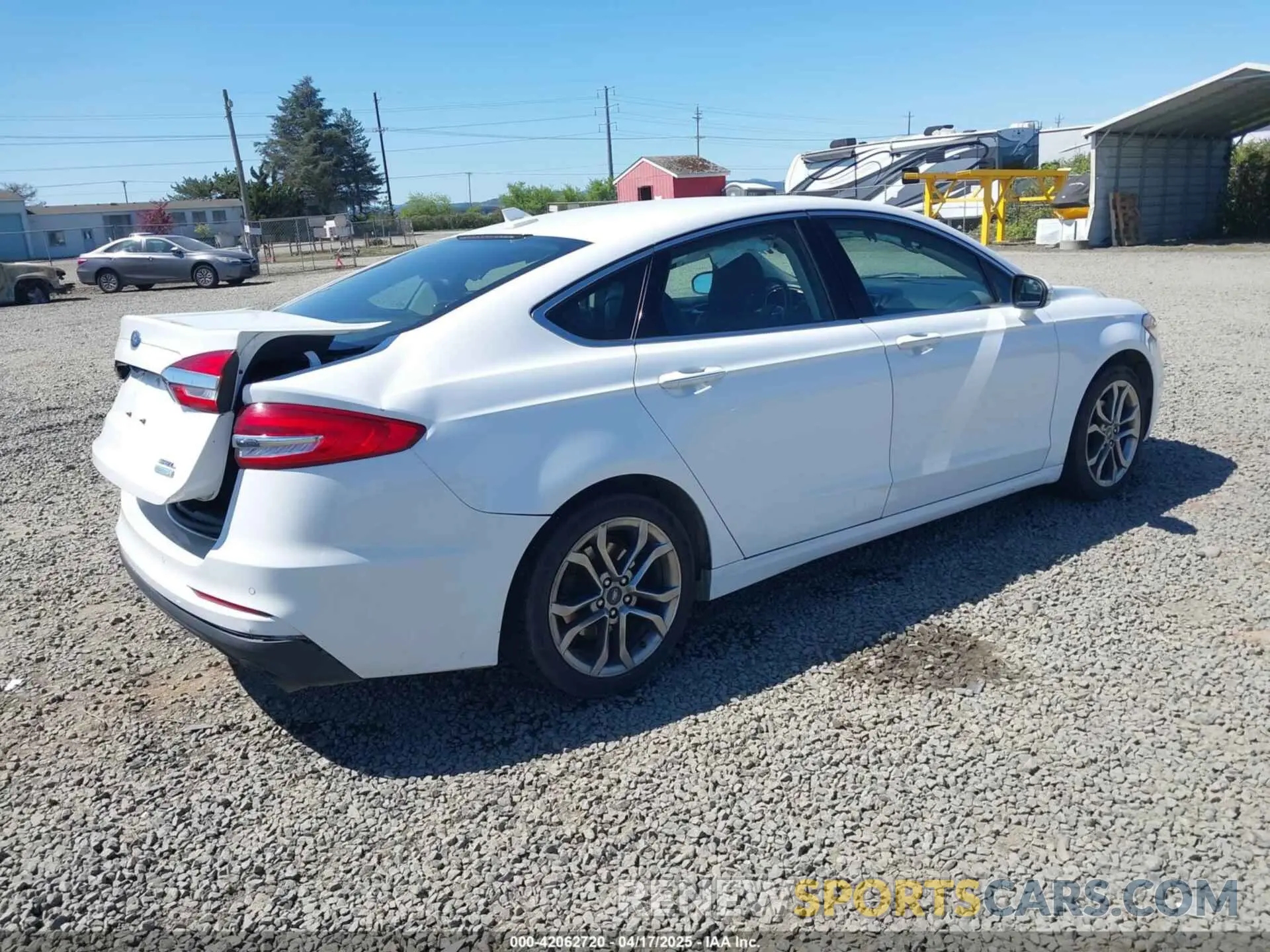 4 Photograph of a damaged car 3FA6P0CD7KR233726 FORD FUSION 2019