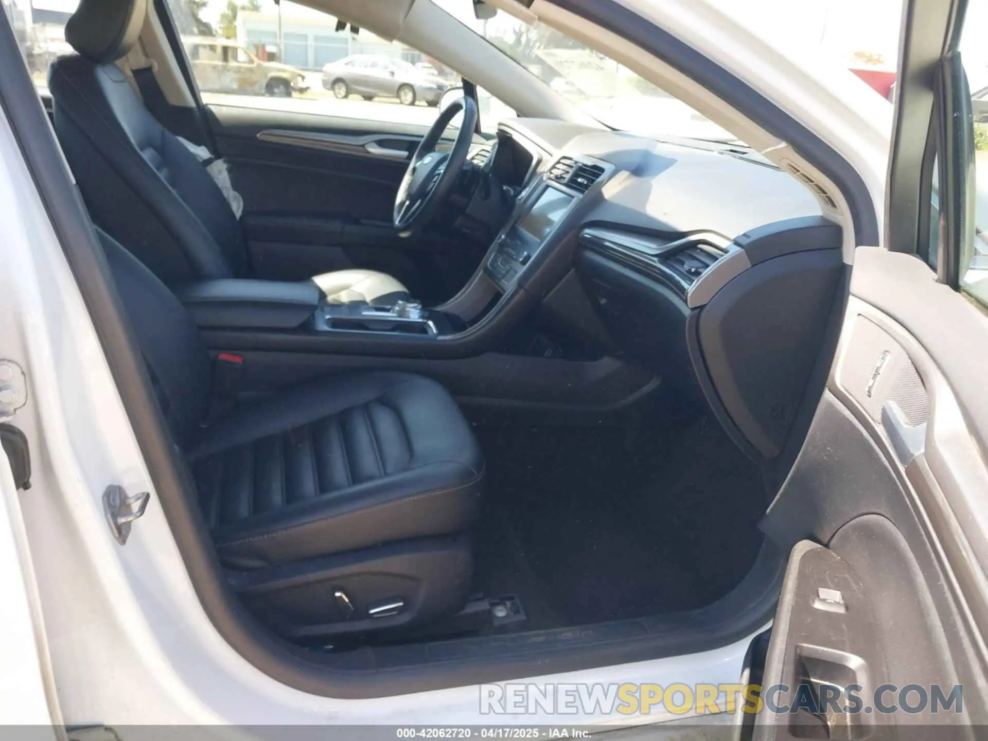 5 Photograph of a damaged car 3FA6P0CD7KR233726 FORD FUSION 2019