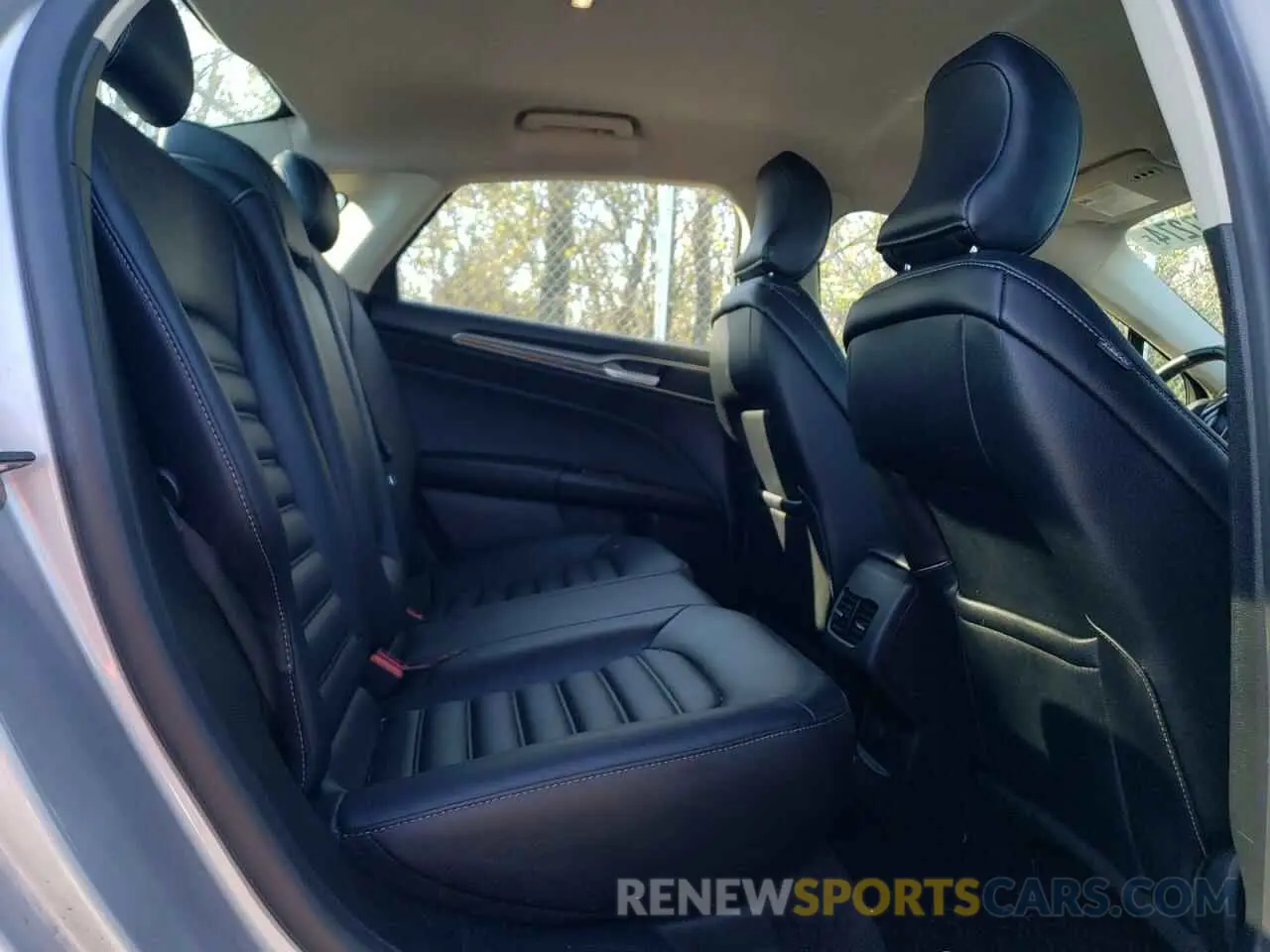 10 Photograph of a damaged car 3FA6P0CD8KR238434 FORD FUSION 2019