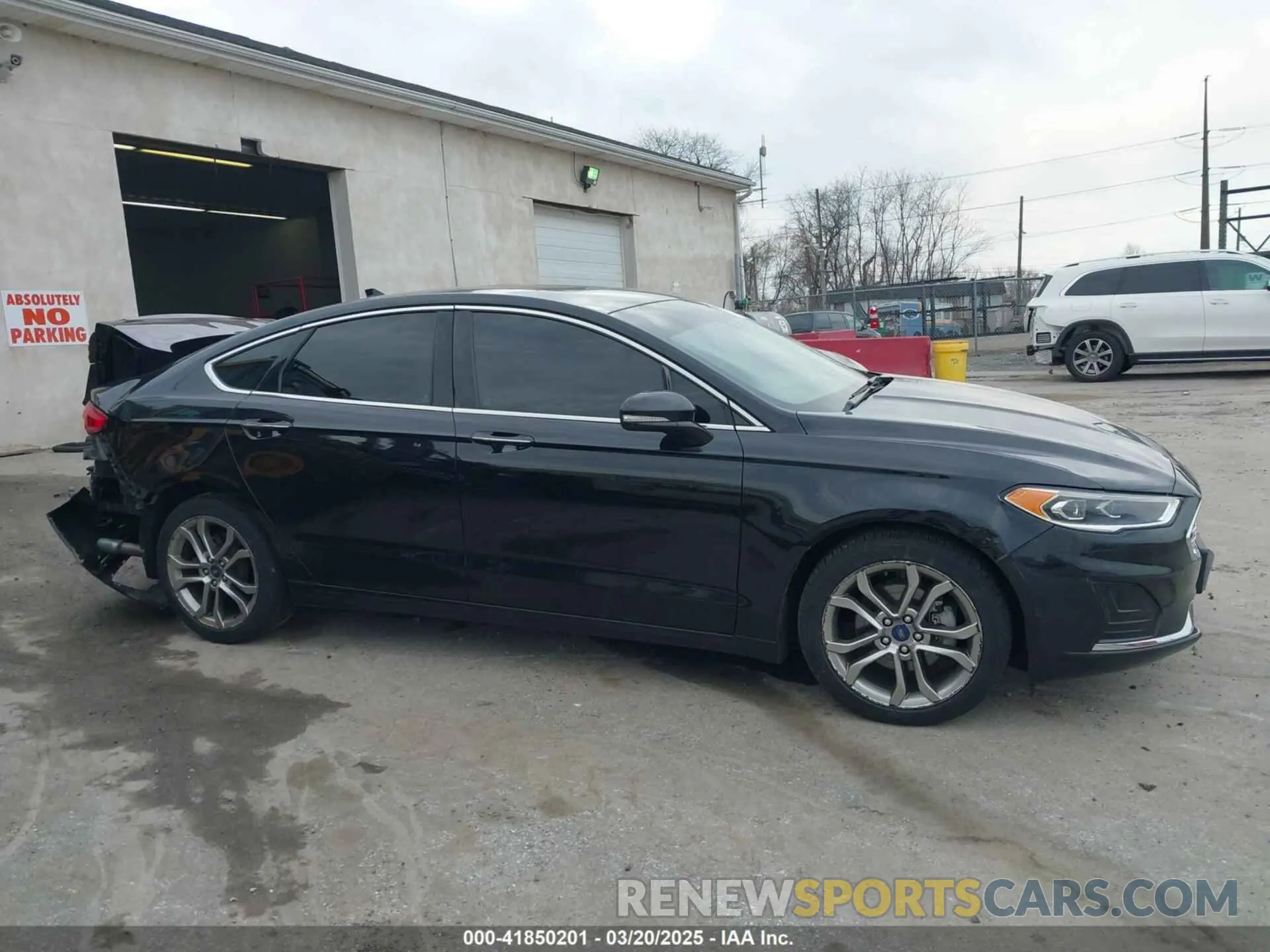 14 Photograph of a damaged car 3FA6P0CD9KR237633 FORD FUSION 2019