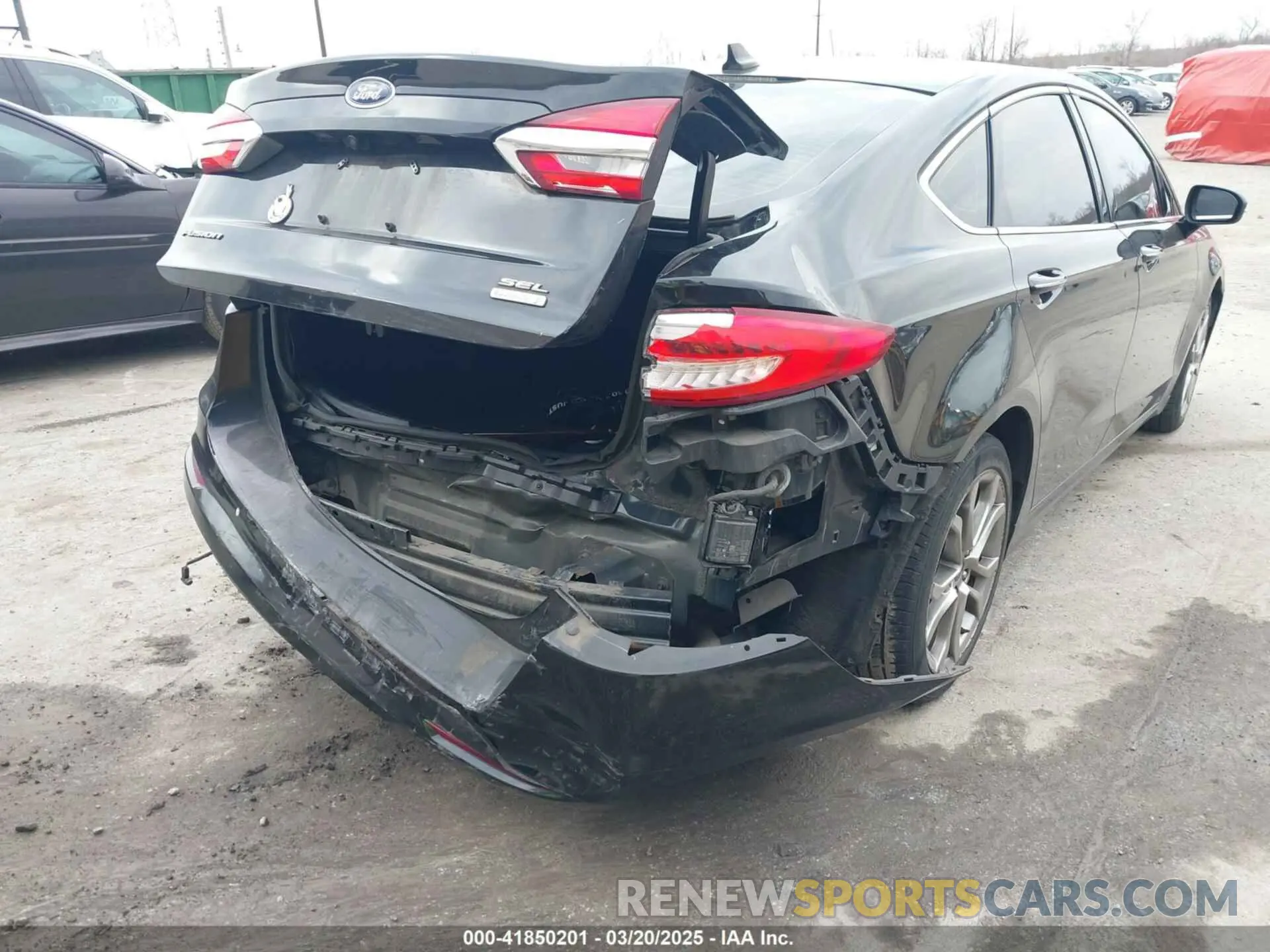 18 Photograph of a damaged car 3FA6P0CD9KR237633 FORD FUSION 2019