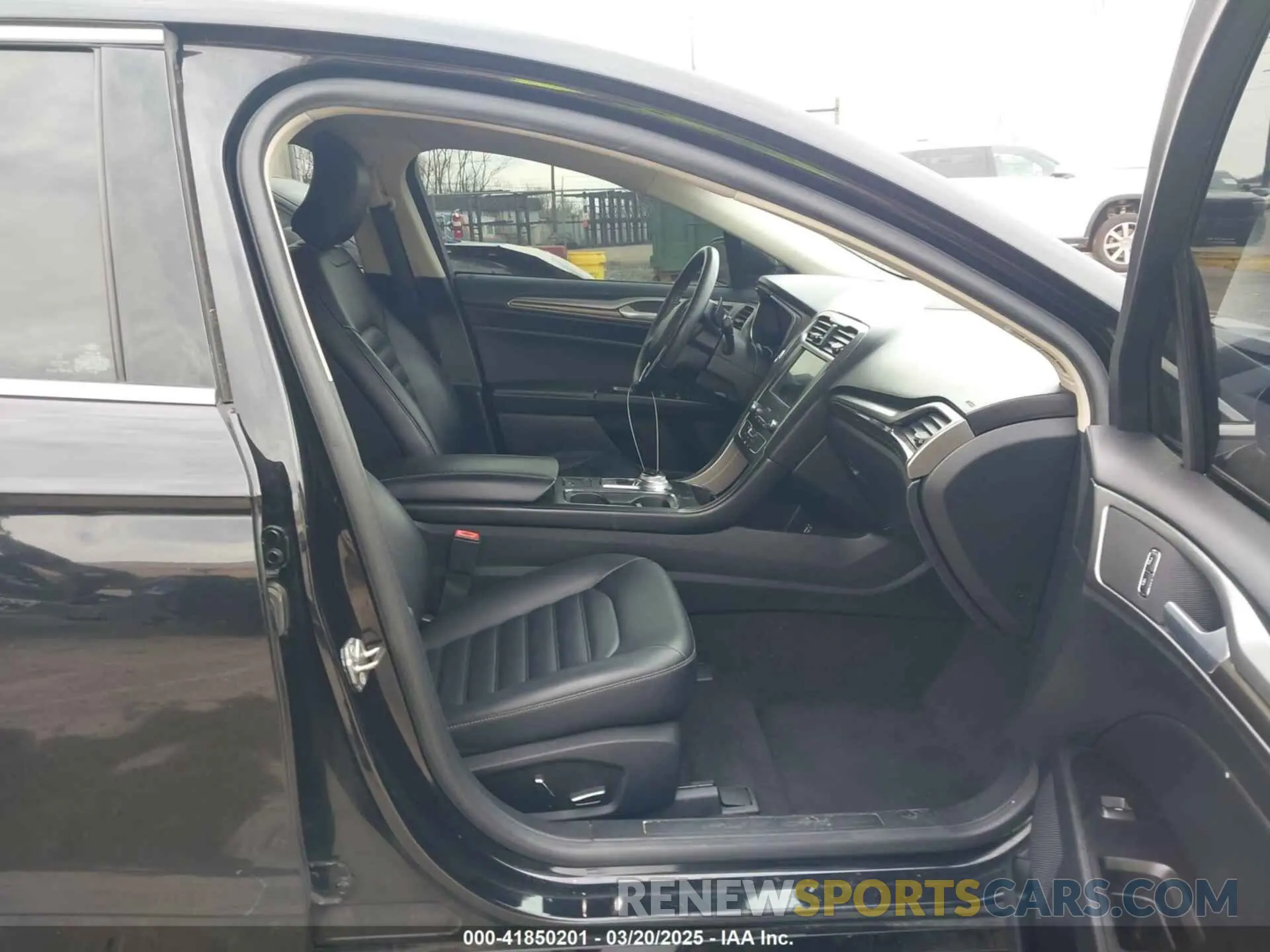 5 Photograph of a damaged car 3FA6P0CD9KR237633 FORD FUSION 2019