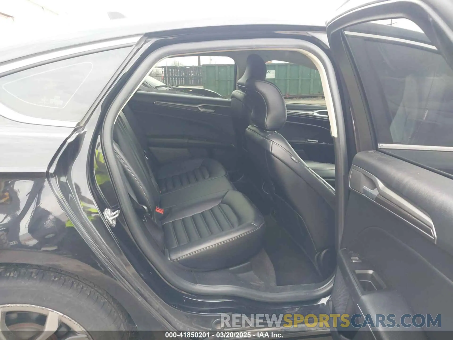 8 Photograph of a damaged car 3FA6P0CD9KR237633 FORD FUSION 2019