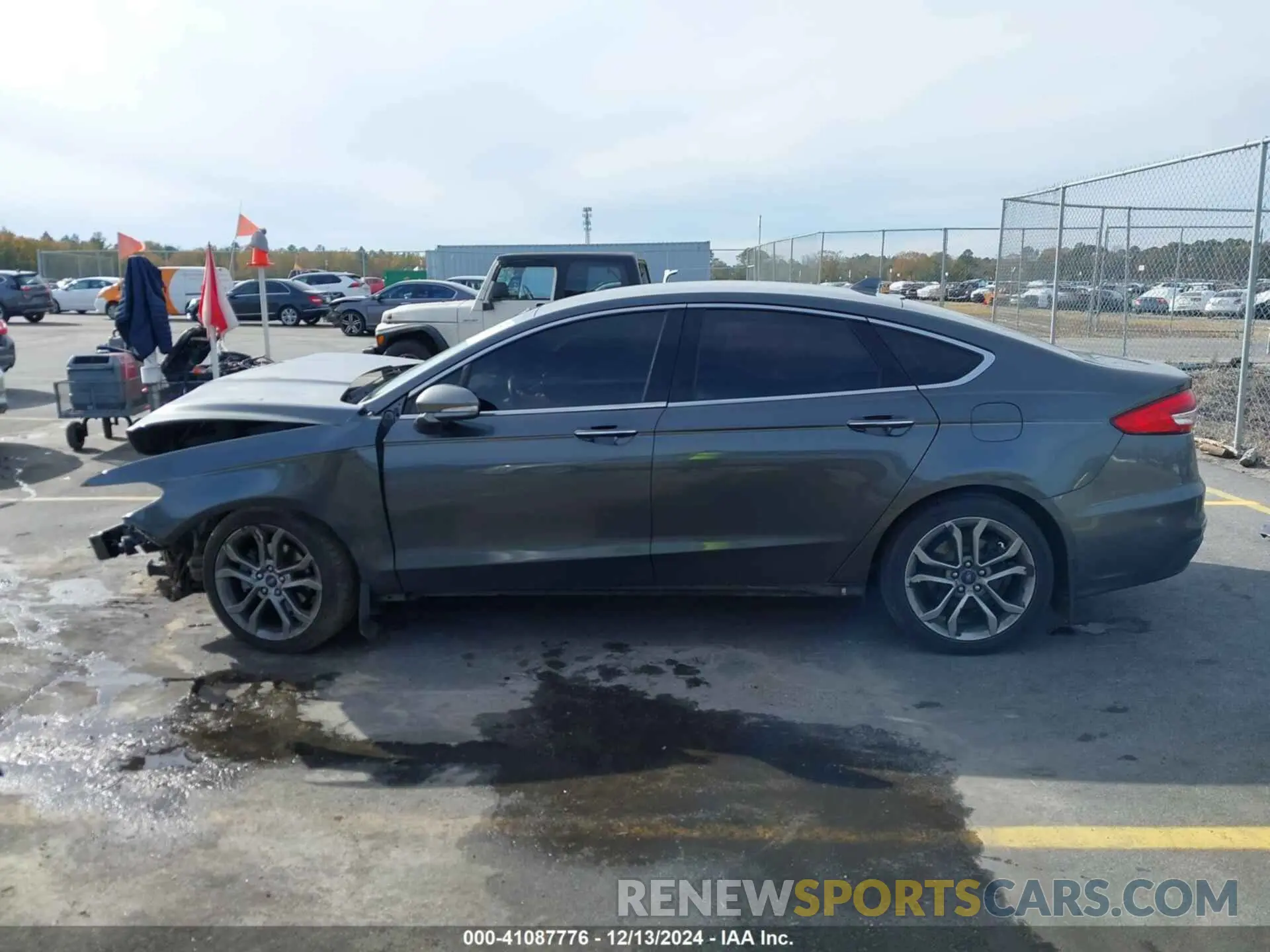 13 Photograph of a damaged car 3FA6P0CD9KR252892 FORD FUSION 2019