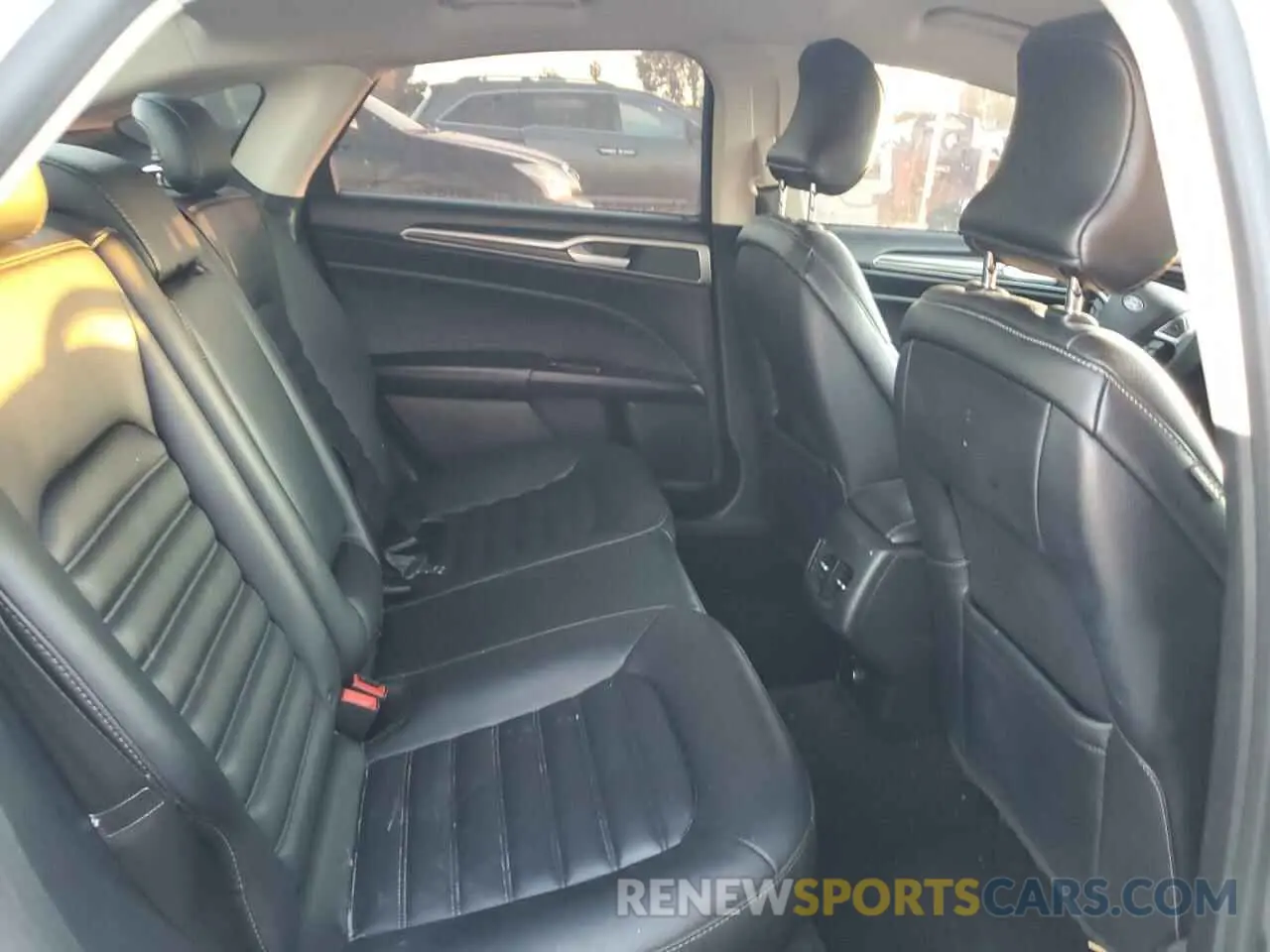 10 Photograph of a damaged car 3FA6P0CD9KR260085 FORD FUSION 2019
