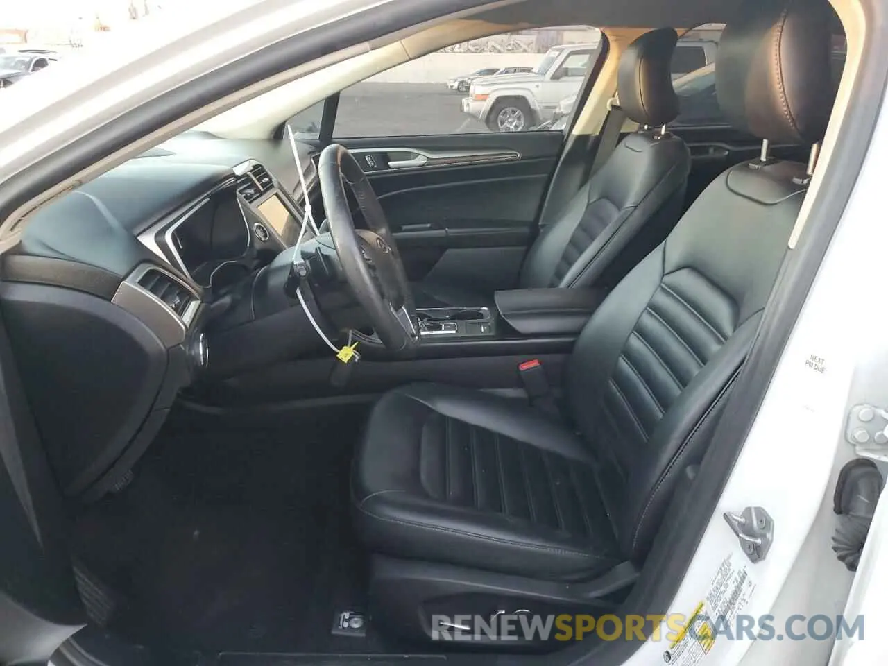 7 Photograph of a damaged car 3FA6P0CD9KR260085 FORD FUSION 2019
