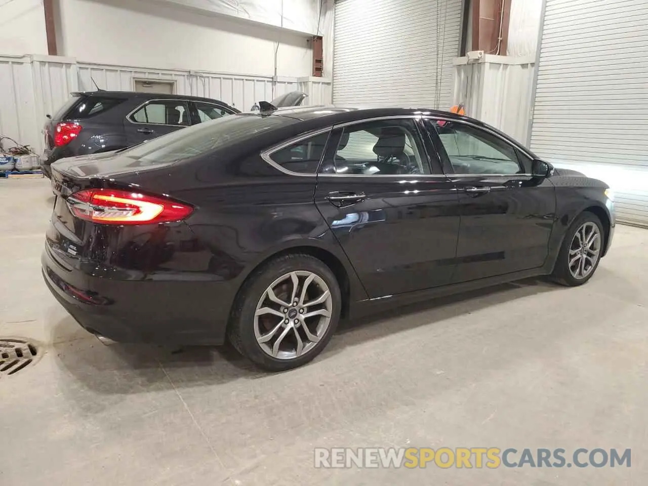 3 Photograph of a damaged car 3FA6P0CDXKR102578 FORD FUSION 2019