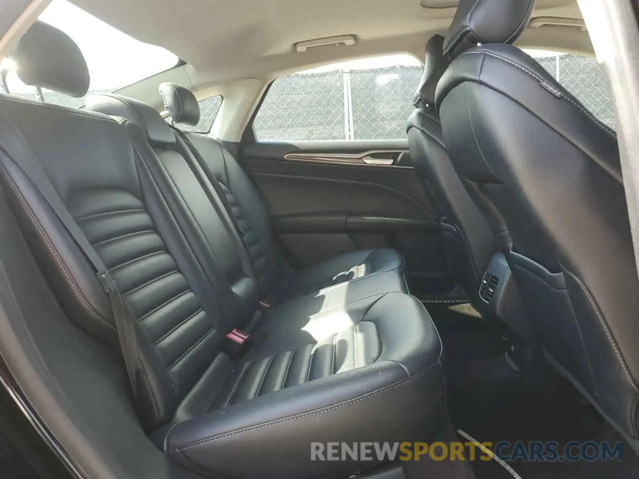 10 Photograph of a damaged car 3FA6P0CDXKR110552 FORD FUSION 2019
