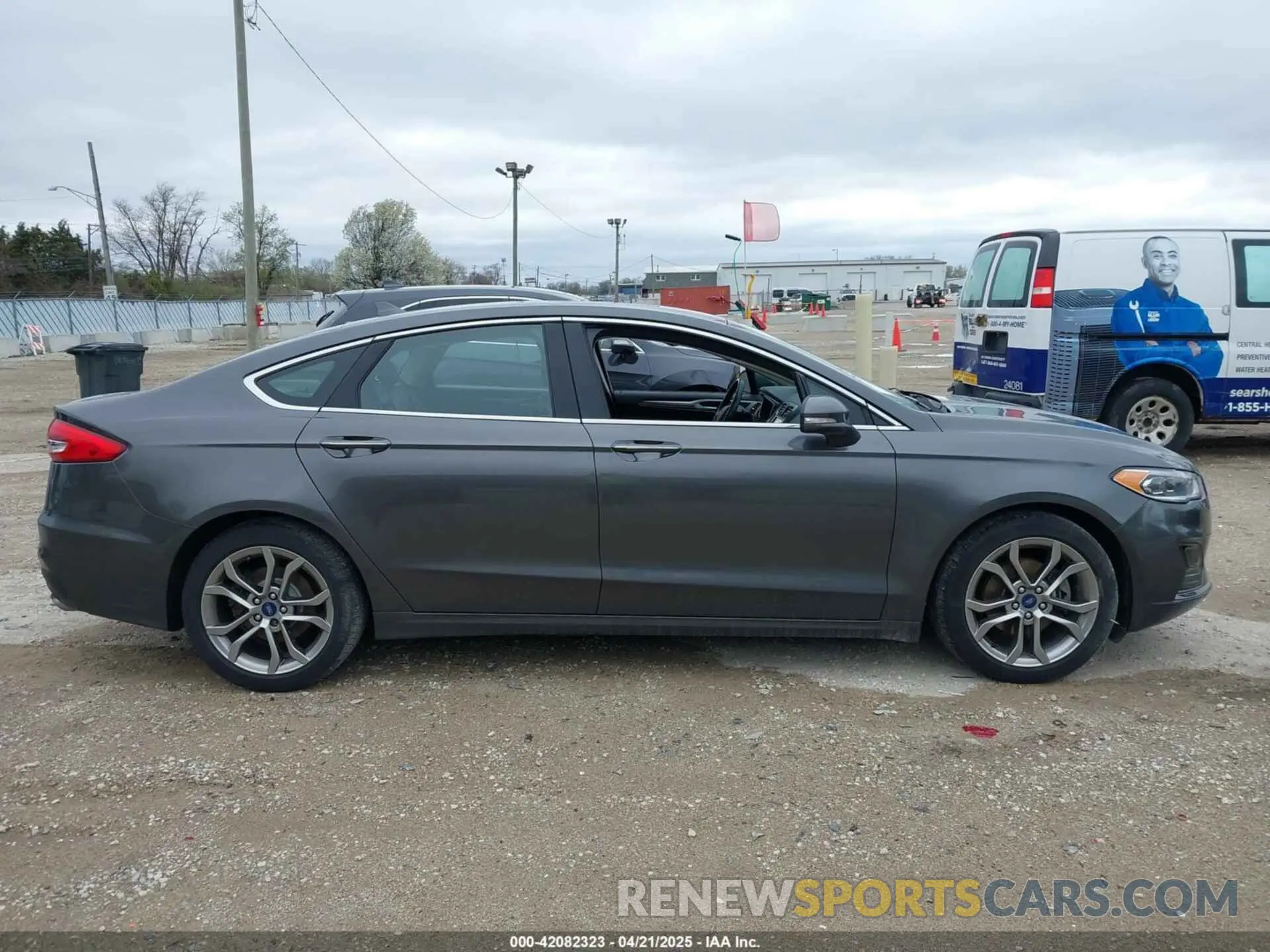 13 Photograph of a damaged car 3FA6P0CDXKR129411 FORD FUSION 2019