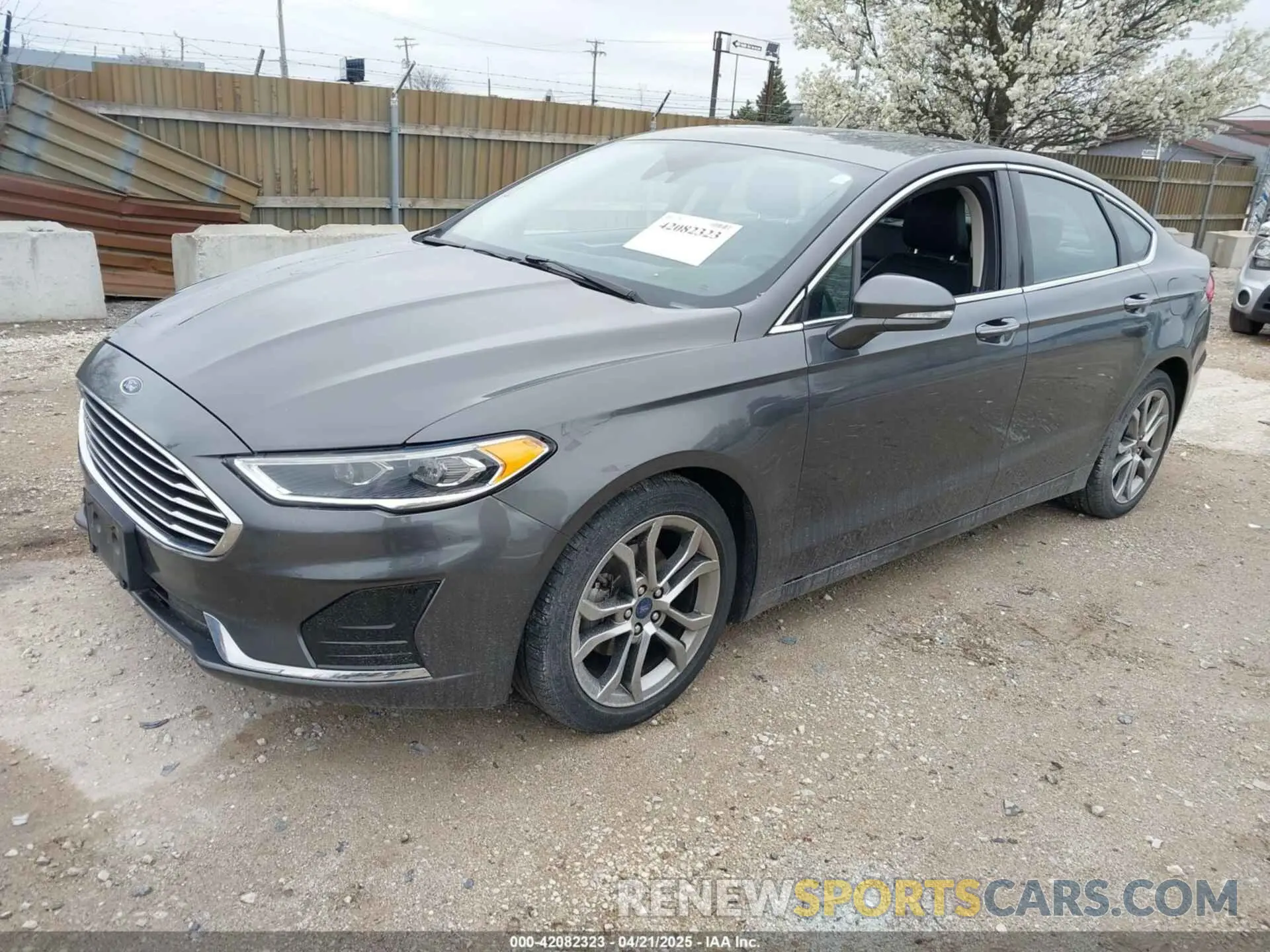 2 Photograph of a damaged car 3FA6P0CDXKR129411 FORD FUSION 2019