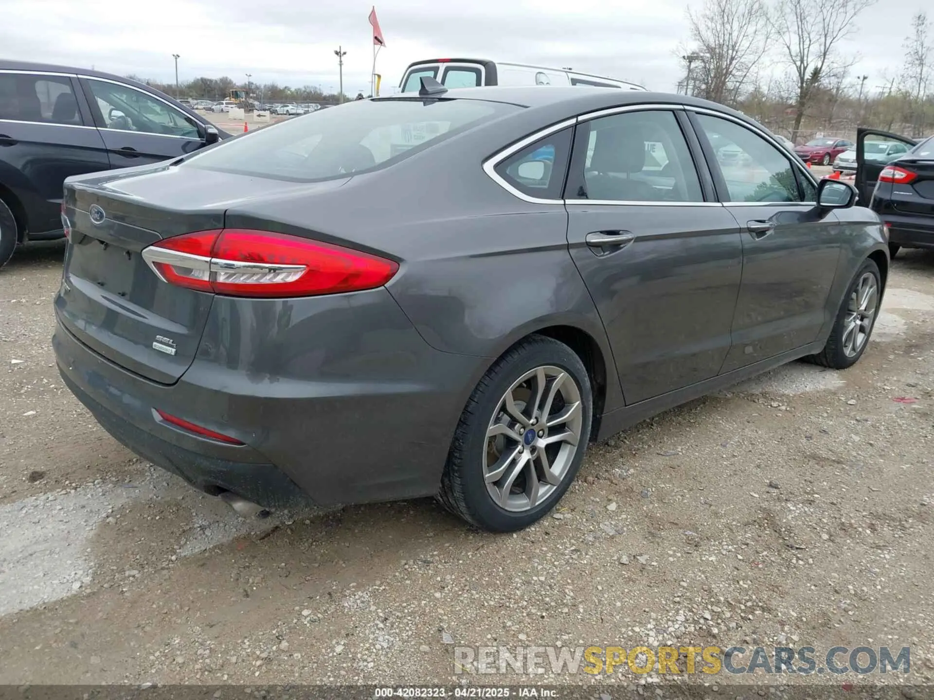 4 Photograph of a damaged car 3FA6P0CDXKR129411 FORD FUSION 2019